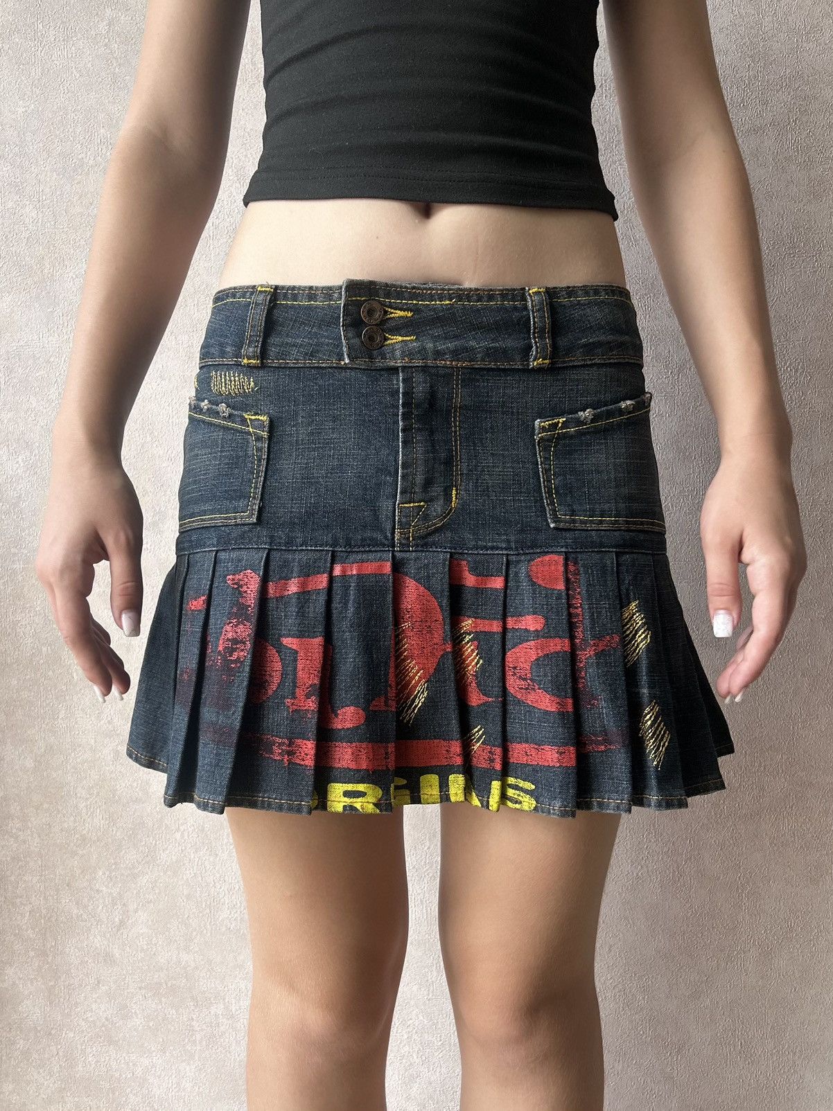 Von Dutch Vintage Y2K Von Dutch Big Logo Pleated Denim Mini Skirt Size 28" / US 6 / IT 42 - 4 Thumbnail