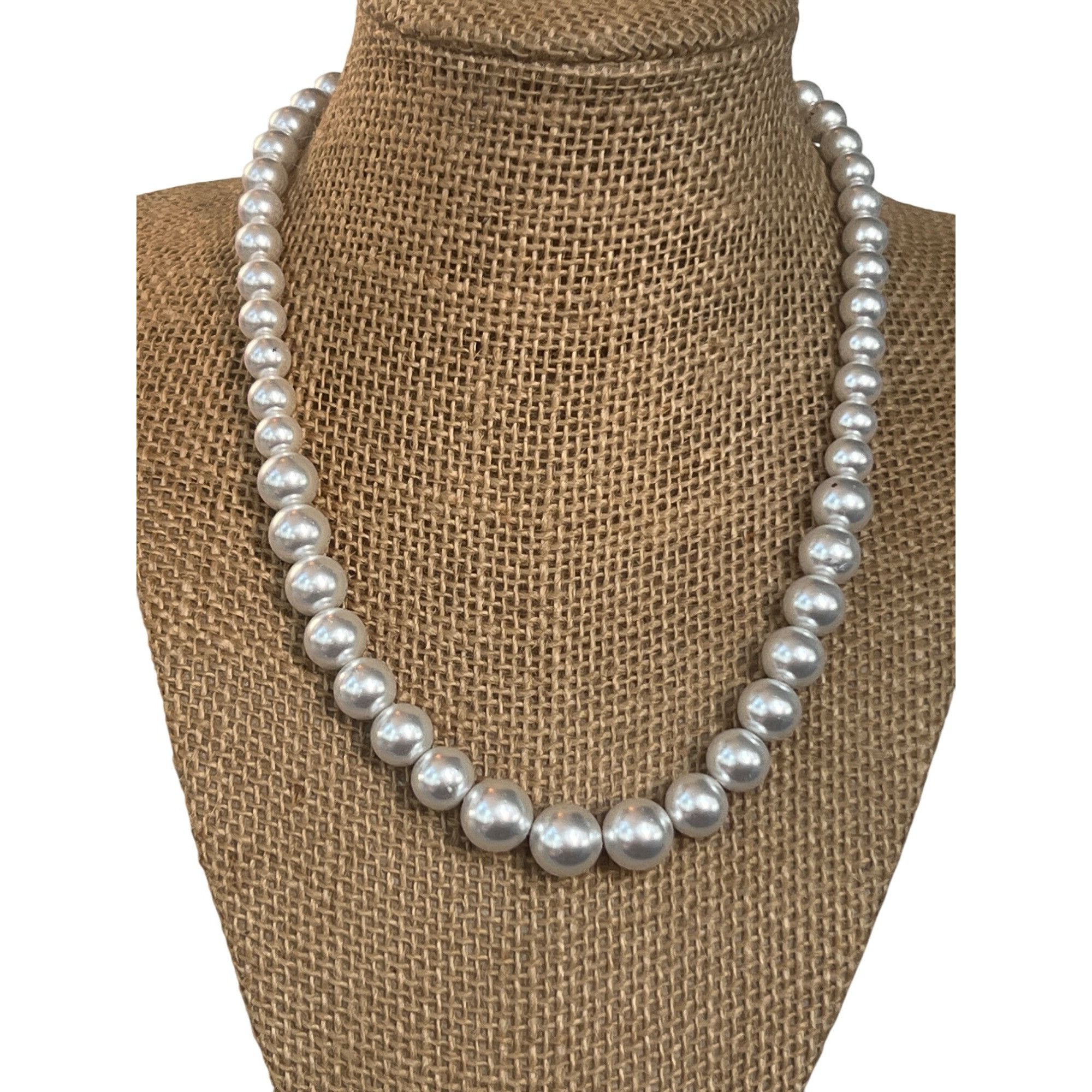 Express Vintage Express Glass Faux Pearl Necklace Graduated Size Sil Size ONE SIZE - 1 Thumbnail