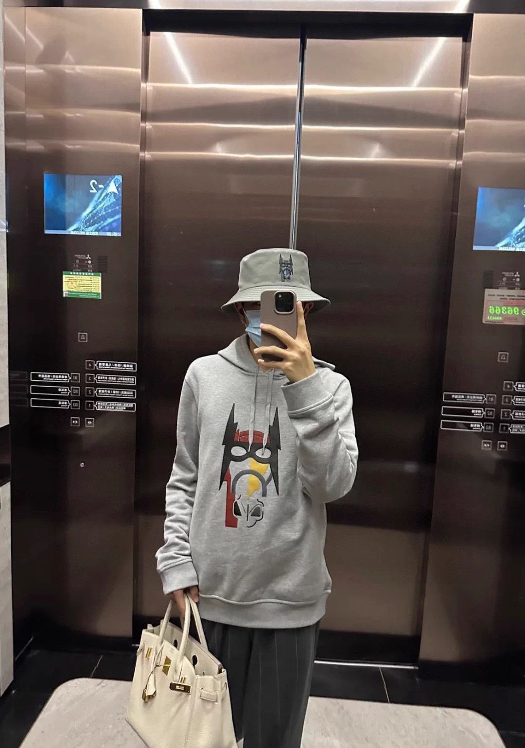 Hermes HERMES Horsehead Print Light Gray Sweatshirt M Size US M / EU 48-50 / 2 - 7 Thumbnail