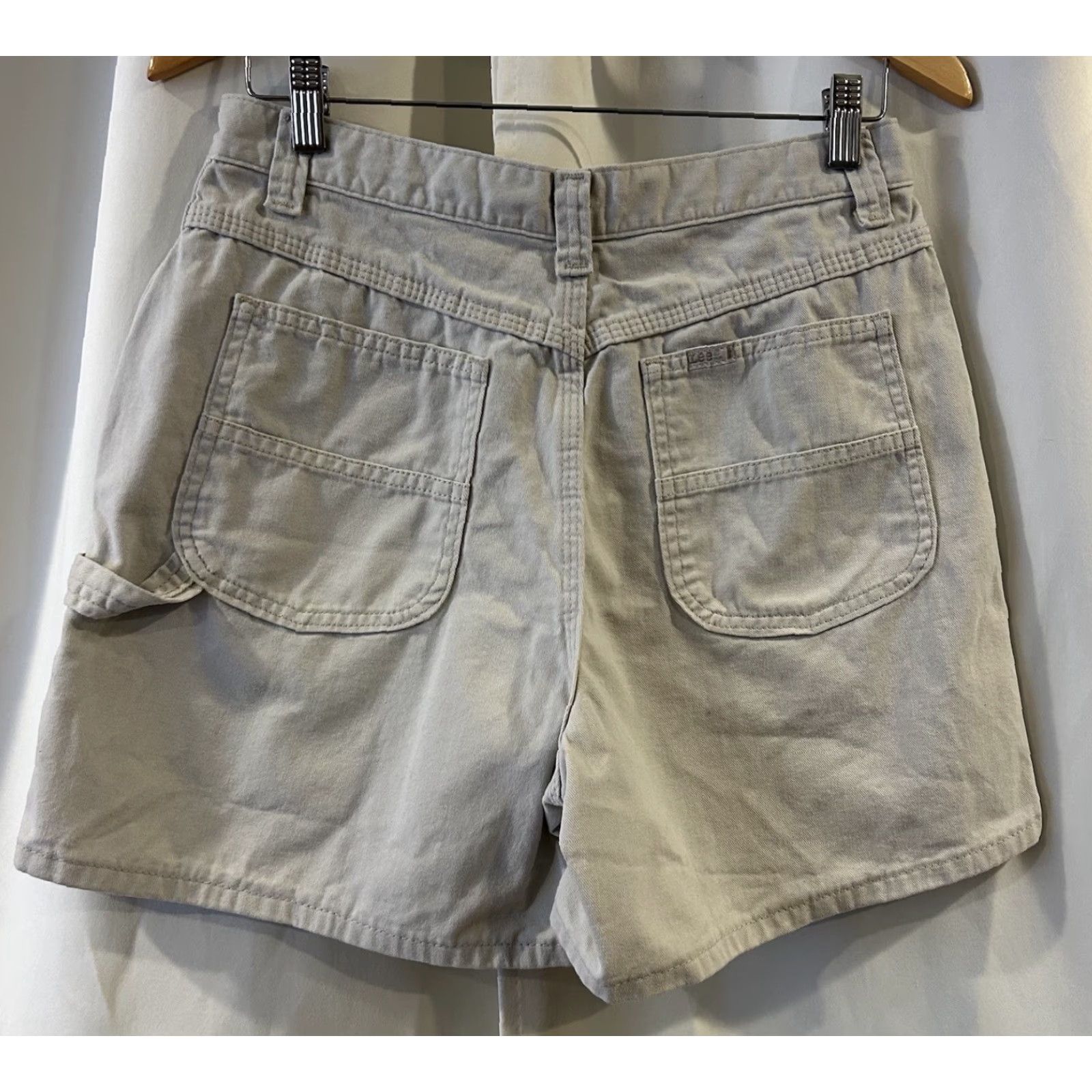 Lee VINTAGE Riveted by Lee Womens Shorts 90s Cargo Pocket High Waisted Beige 28in Waist 28in 5in Inseam Regular Size 10 Buttons Zipper Cotton Twill Size 32" / US 10 / IT 46 - 3 Thumbnail