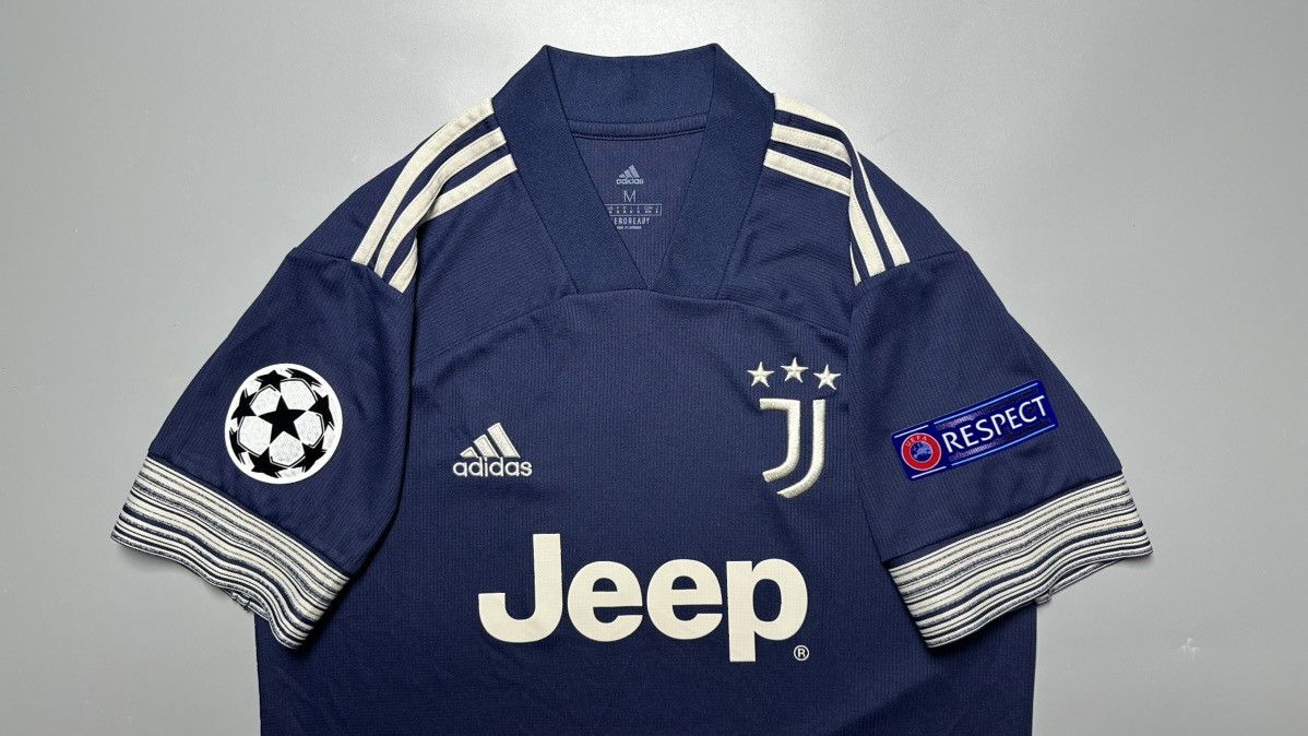 Vintage JUVENTUS ADIDAS 2020/2021 FOOTBALL AWAY JERSEY #7 RONALDO Size US M / EU 48-50 / 2 - 3 Thumbnail