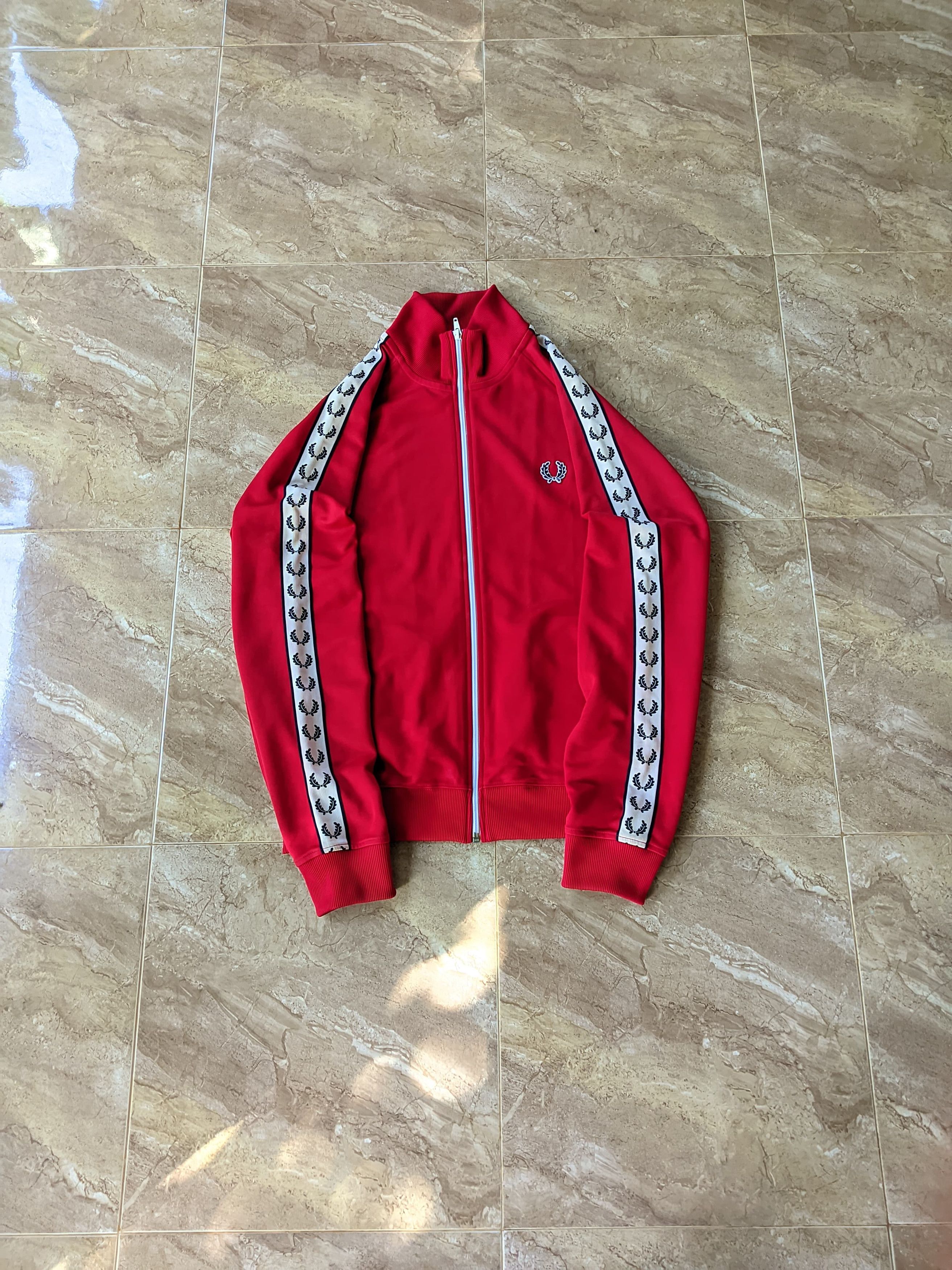 Fred Perry Fred perry tracktop red j6231 Size US XL / EU 56 / 4 - 4 Thumbnail