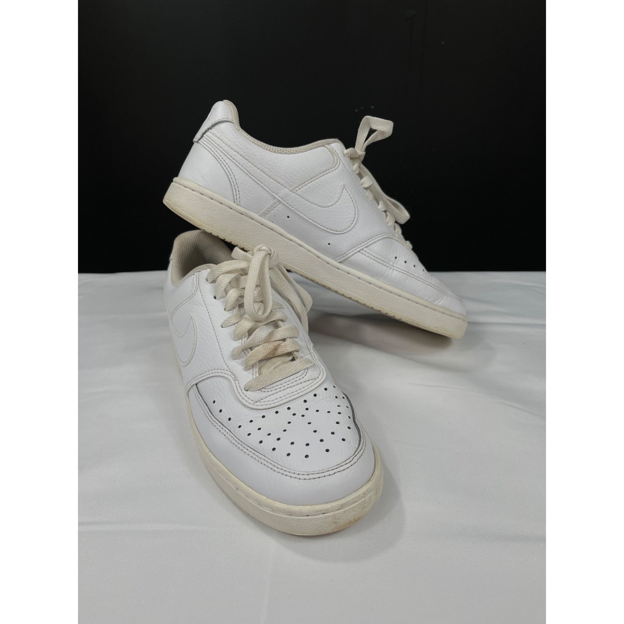 Nike Nike Mens White Leather Athletic Sneakers Size 9 SKU 7357 Size US 9 / EU 42 - 1 Thumbnail