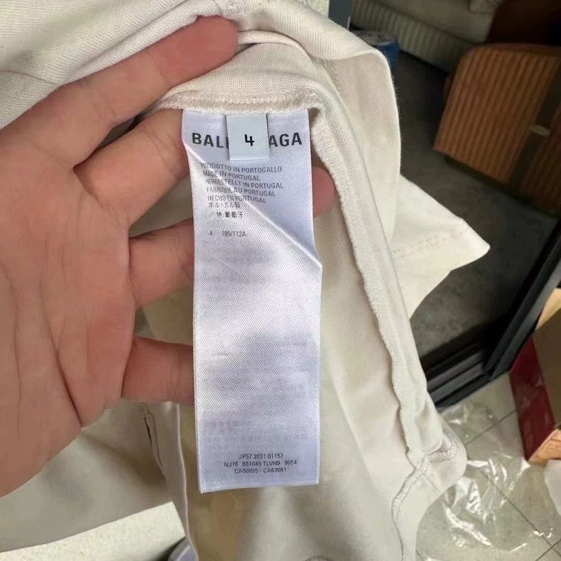 Balenciaga Balenciaga Short sleeves with small logo on the back short Size US XL / EU 56 / 4 - 3 Thumbnail