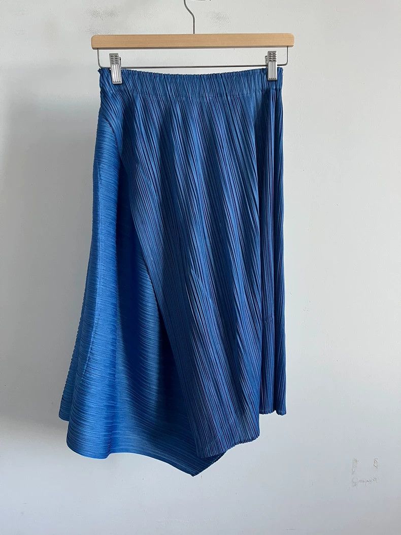 Issey Miyake Issey Miyake size:3 Blue pleated skirt Size 22" - 2 Thumbnail