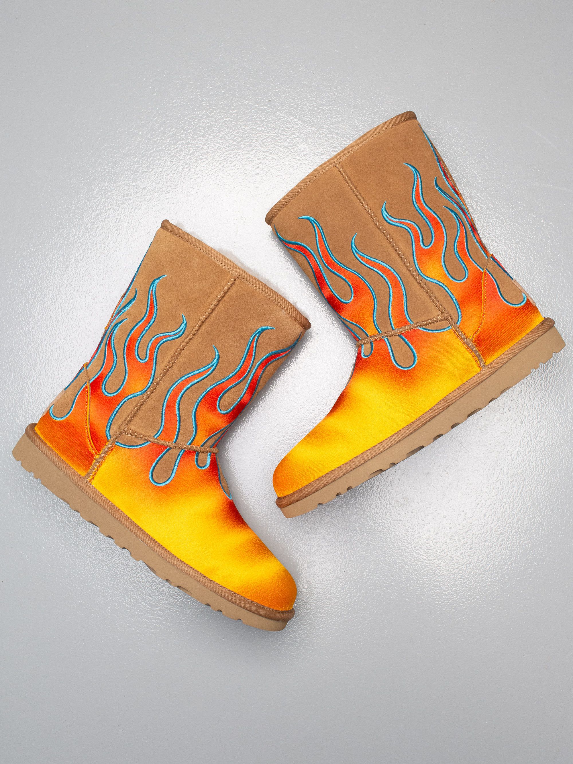 Jeremy Scott UGG X Jeremy Scott 2025 Classic Short Flames Boots Size US 9.5 / IT 39.5 - 4 Thumbnail