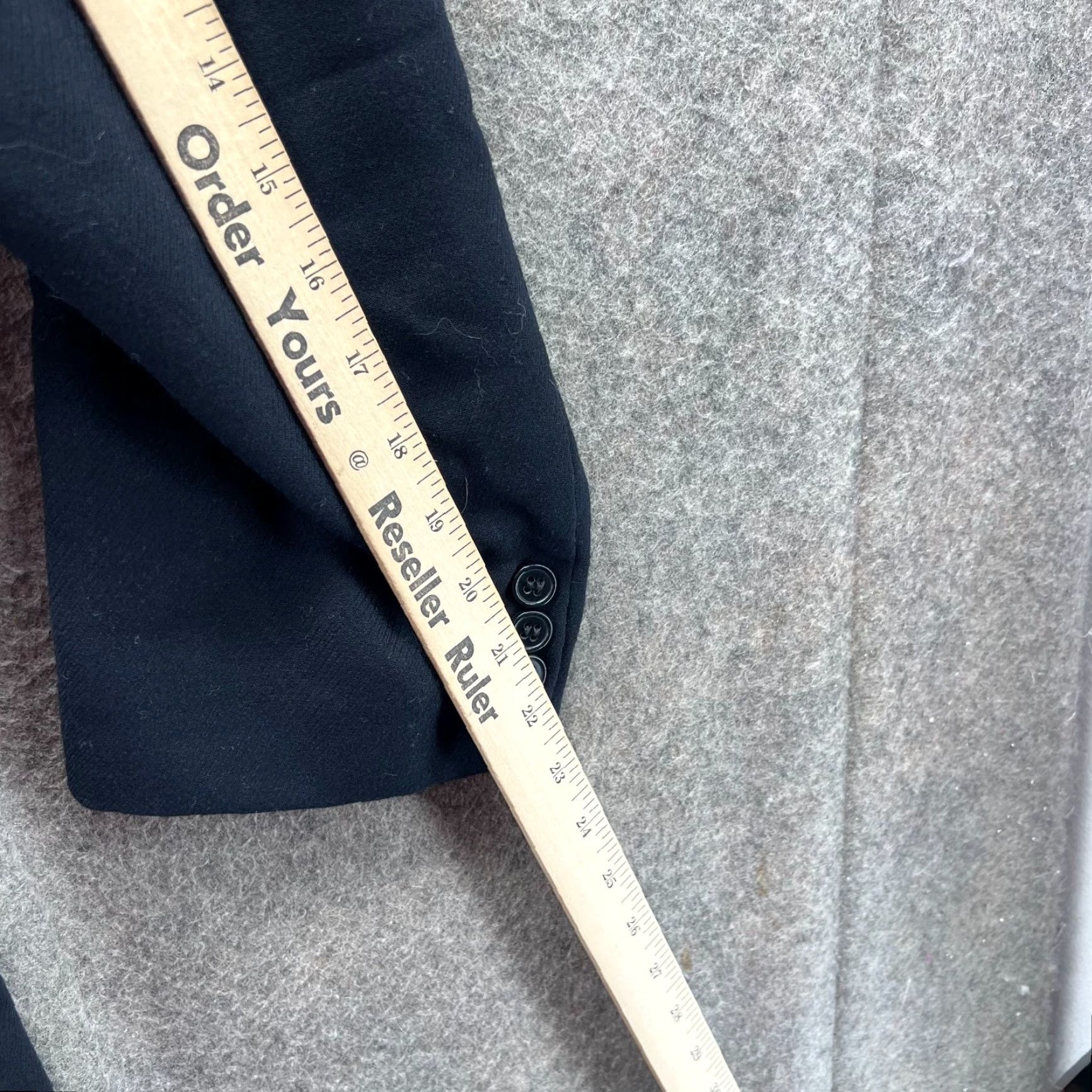 Giorgio Armani Giorgio Armani Le Collezioni Blazer Men 44L Navy Wool Solid Notch Long Flat Front Double-Vented Two-Button Italy Classic Dress Blazer Fall Winter Size 44R - 6 Thumbnail