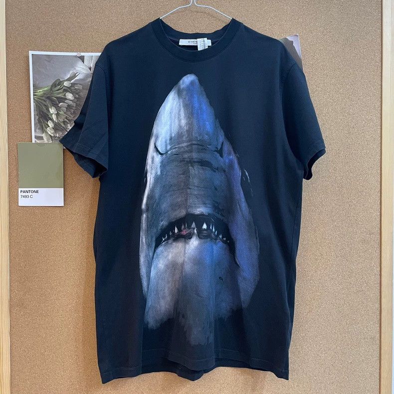 Givenchy Givenchy Ultra Classic Big Blue Shark T-Shirt, Short Sleev Size US XS / EU 42 / 0 - 1 Thumbnail