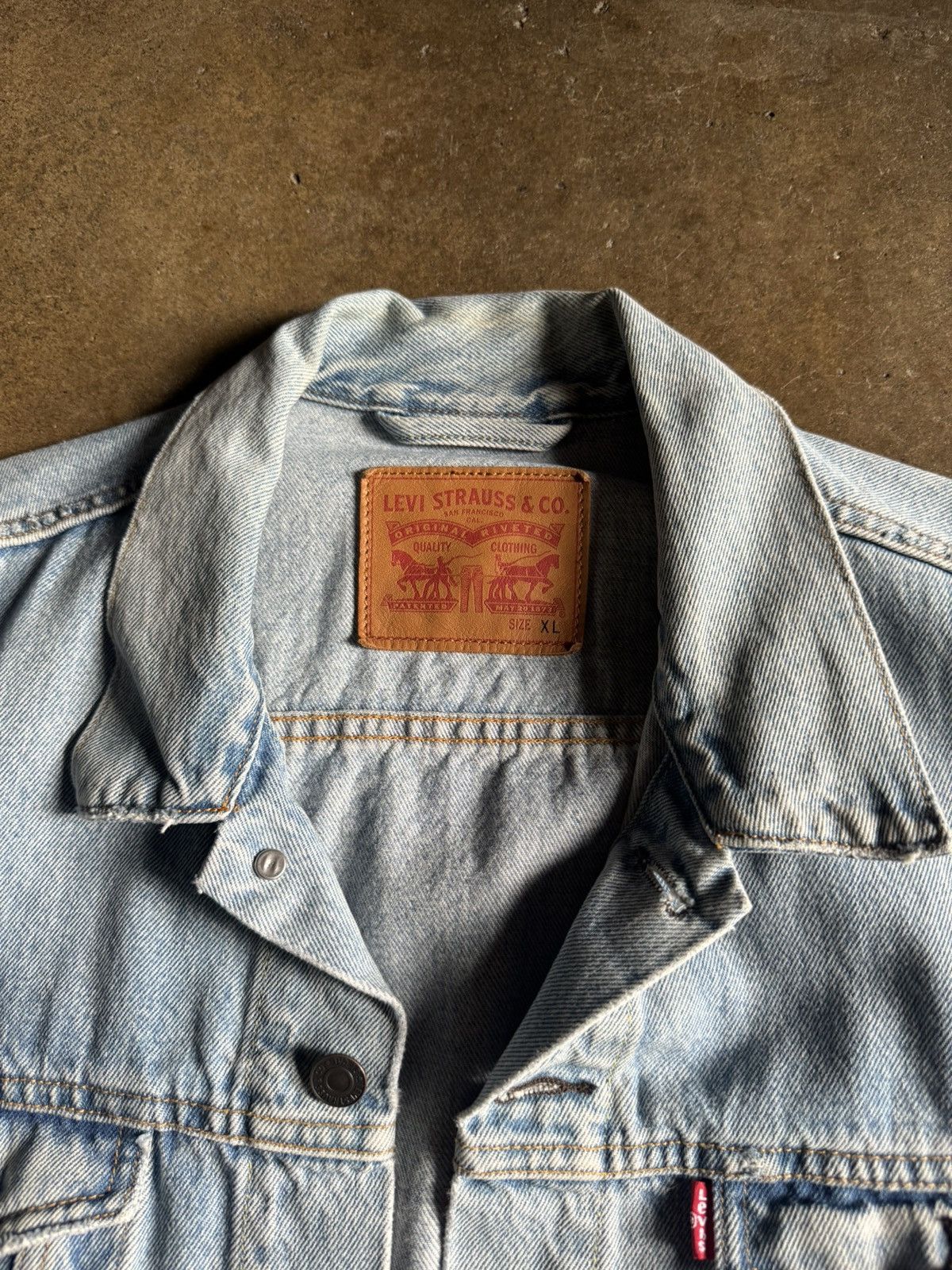Levi's Vintage Clothing Distressed Trucker Jacket Size US XL / EU 56 / 4 - 2 Thumbnail