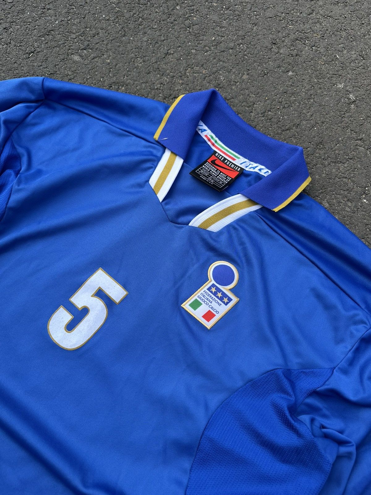 Vintage Vintage Jersey Nike Italy 96-97 #5 Alessandro Costacurta Size US XXL / EU 58 / 5 - 6 Thumbnail