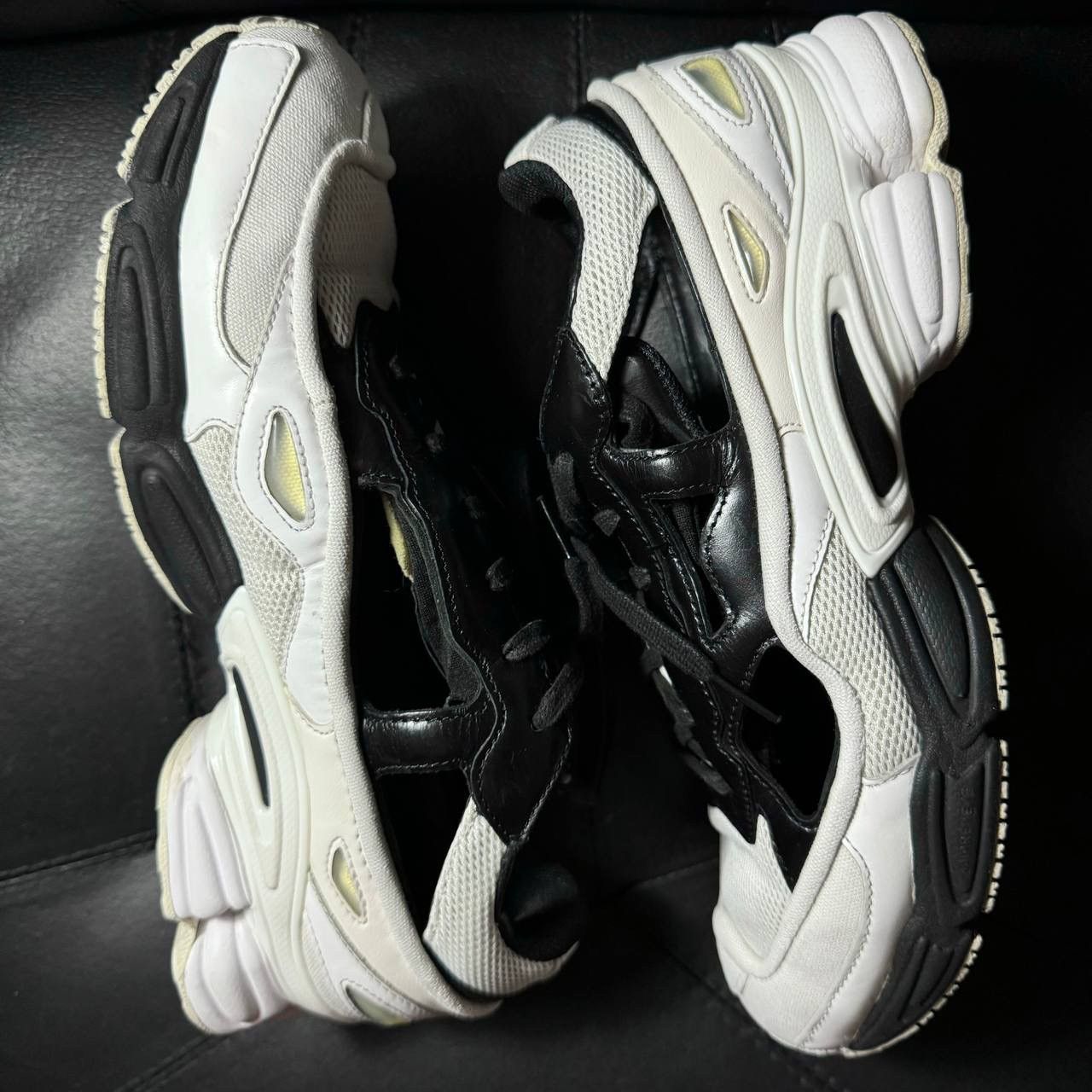 Adidas × Raf Simons 9,5US Adidas Raf Simons Ozweego Replicant Black White Size US 9.5 / EU 42-43 - 4 Thumbnail