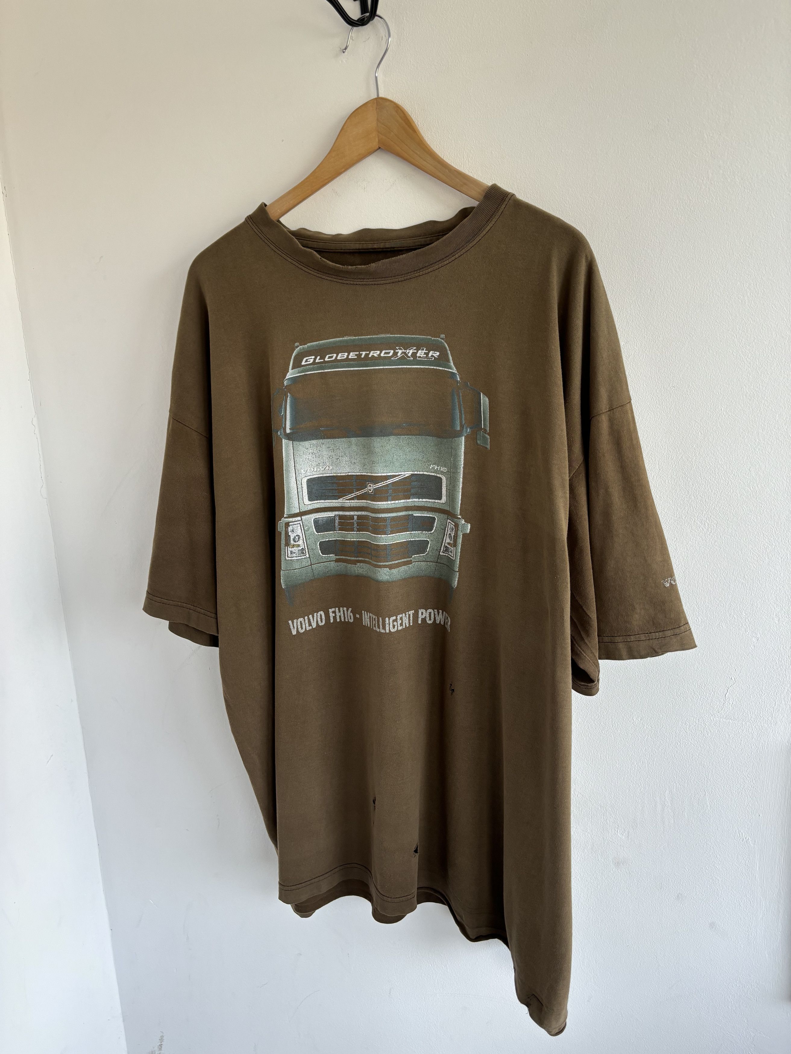 Vintage Vintage Volvo FH16 Truck Faded Oversized Tee Size US XXL / EU 58 / 5 - 4 Thumbnail