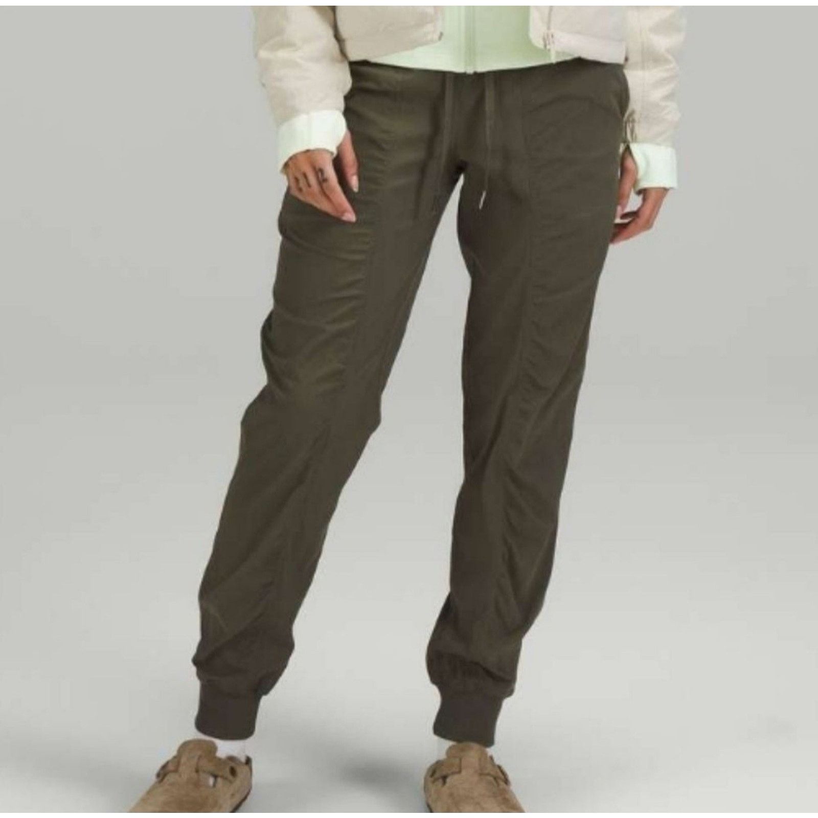 Lululemon Lululemon Pants 4 Olive Dance Studio Jogger Full Length 28" Size 27" / US 4 / IT 40 - 1 Thumbnail