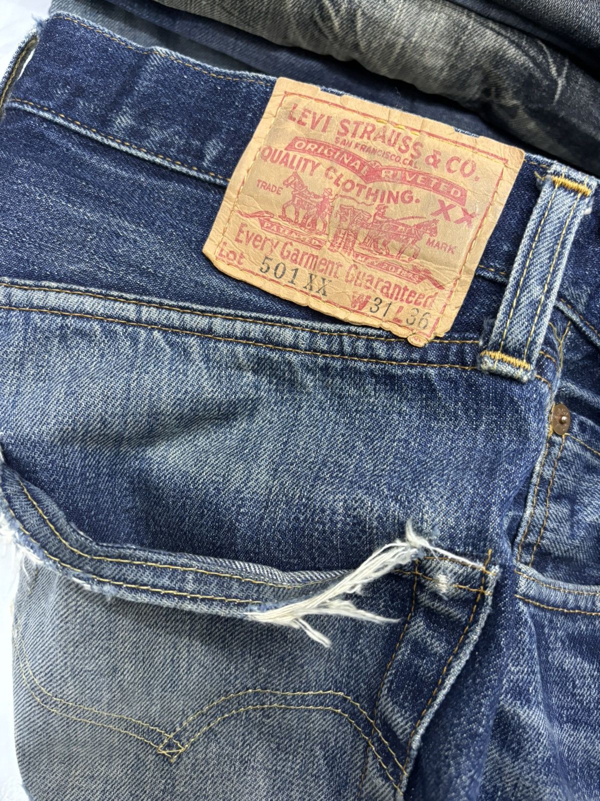 Levi's THRASHED Levis 501 Big E Selvedge Crash Denim Jeans Size US 31 - 18 Thumbnail