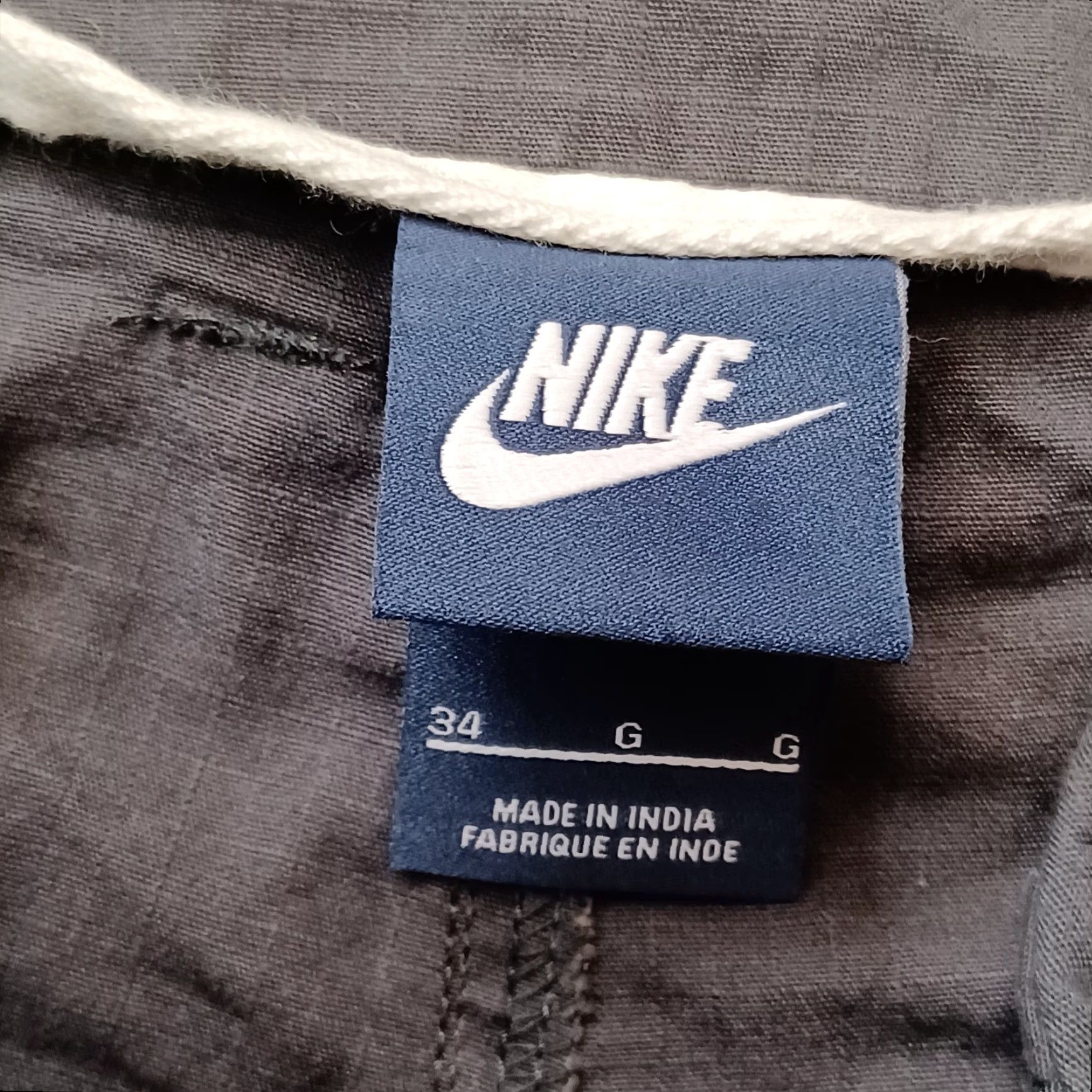 Nike VINTAGE Nike Shorts Mens 34 Black Faded Logo Cargo Zip Pockets Athletic Casual Size US 34 / EU 50 - 2 Thumbnail