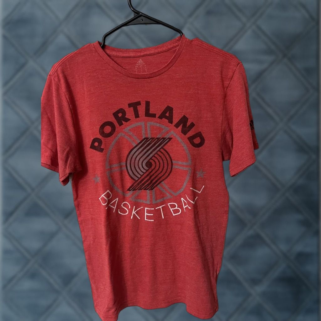 Adidas VINTAGE Portland Trailblazers NBA Logo Adidas T-Shirt Short Sleeve Adult S Red Logo 90s Mens Size US S / EU 44-46 / 1 - 1 Thumbnail