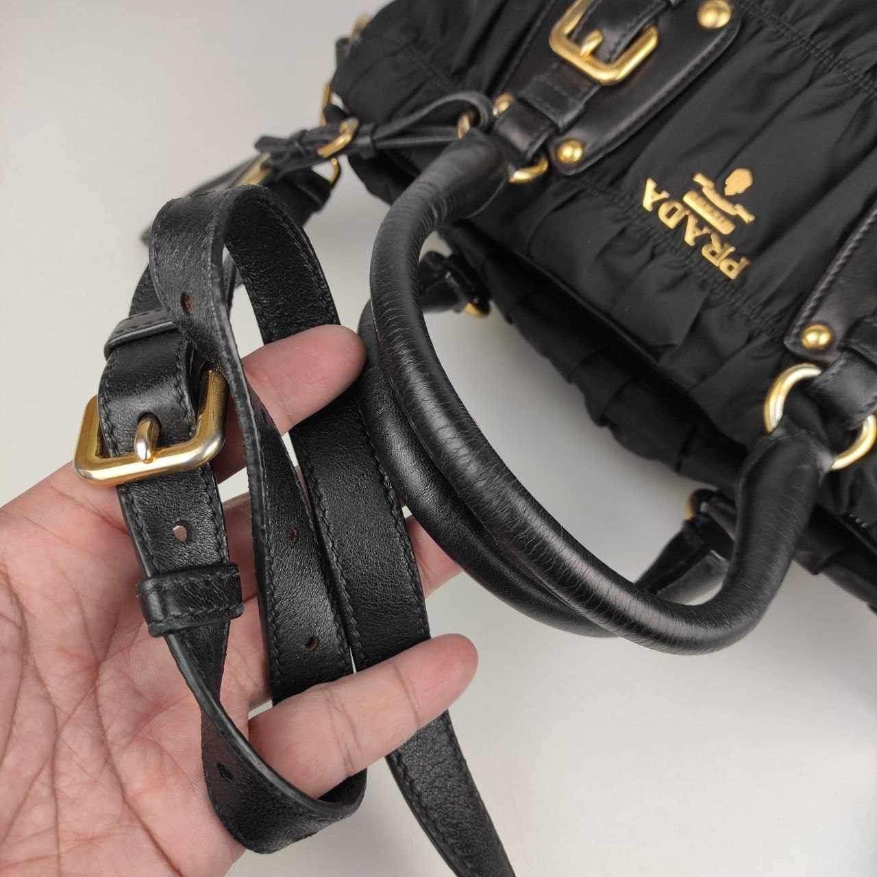 Prada AUTHENTIC PRADA TESSUTO NYLON GAUFRE 2 WAYS SHOULDER BAG Size ONE SIZE - 6 Thumbnail
