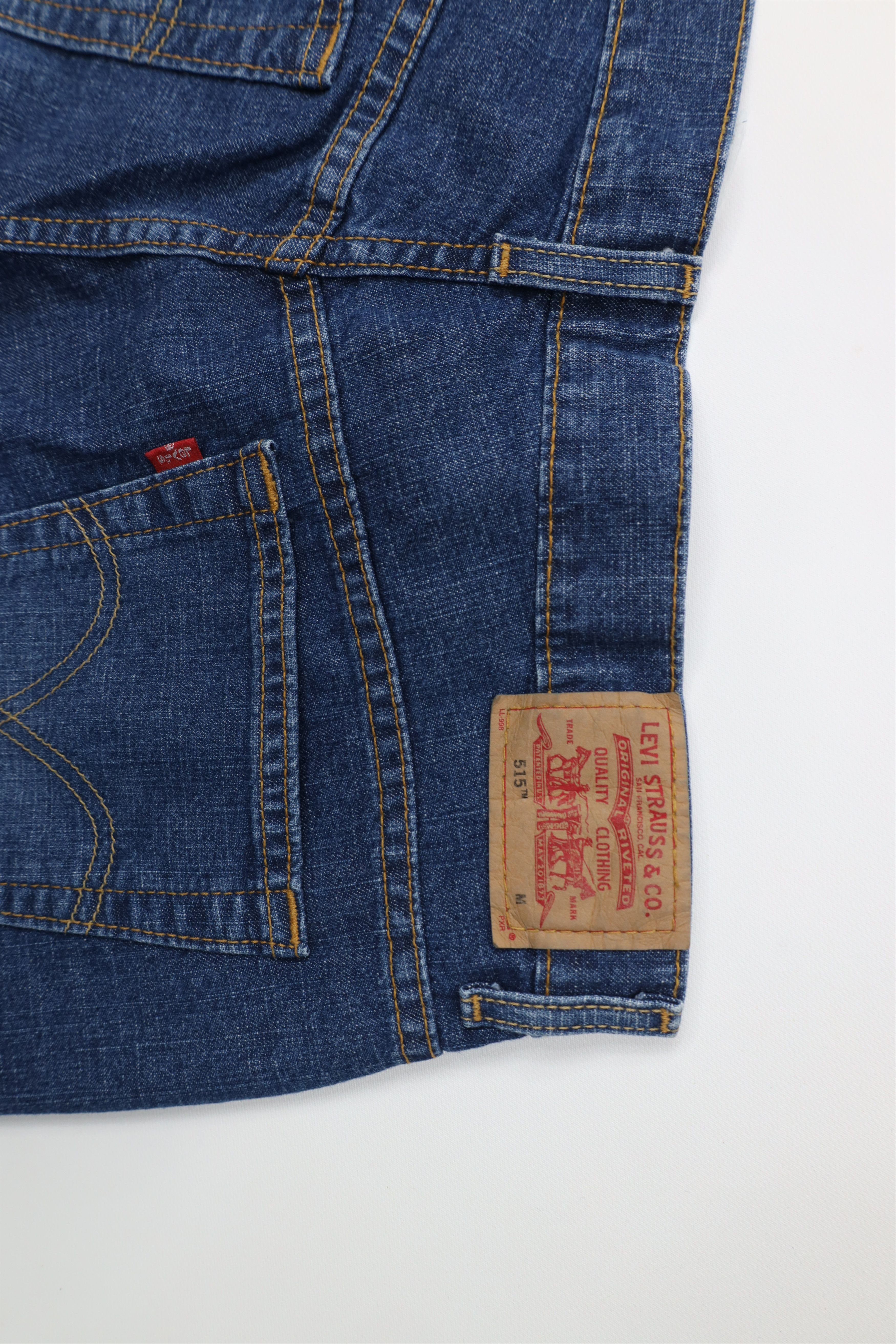 Levi's Vintage Y2K 2004 Levis 515 Flared Wide Leg Boot Cut Jeans Size 34" / US 12 / IT 48 - 14 Thumbnail