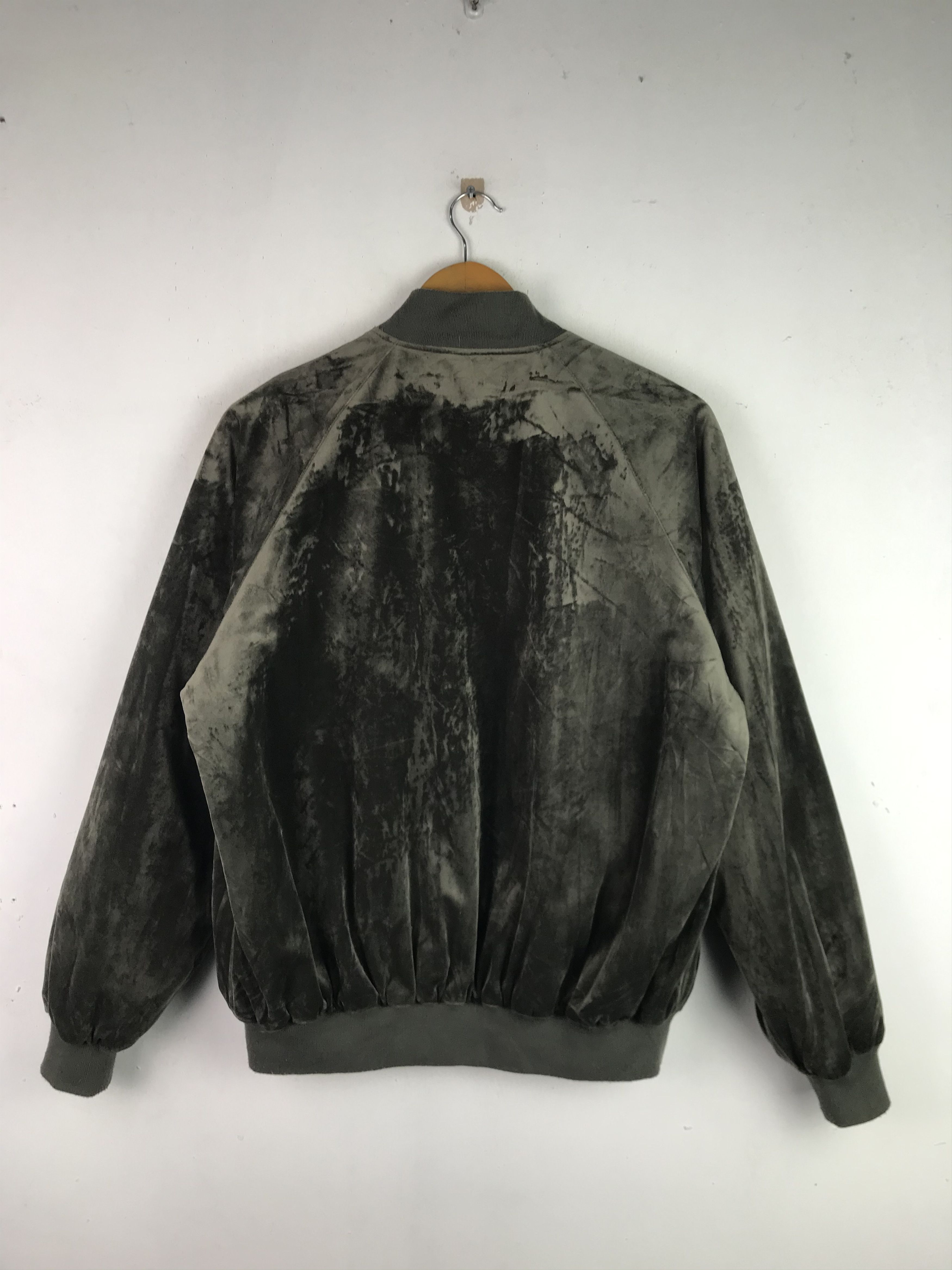 Japanese Brand × Vintage Vintage Streetwear Velvet Bomber Jacket Size US L / EU 52-54 / 3 - 2 Thumbnail
