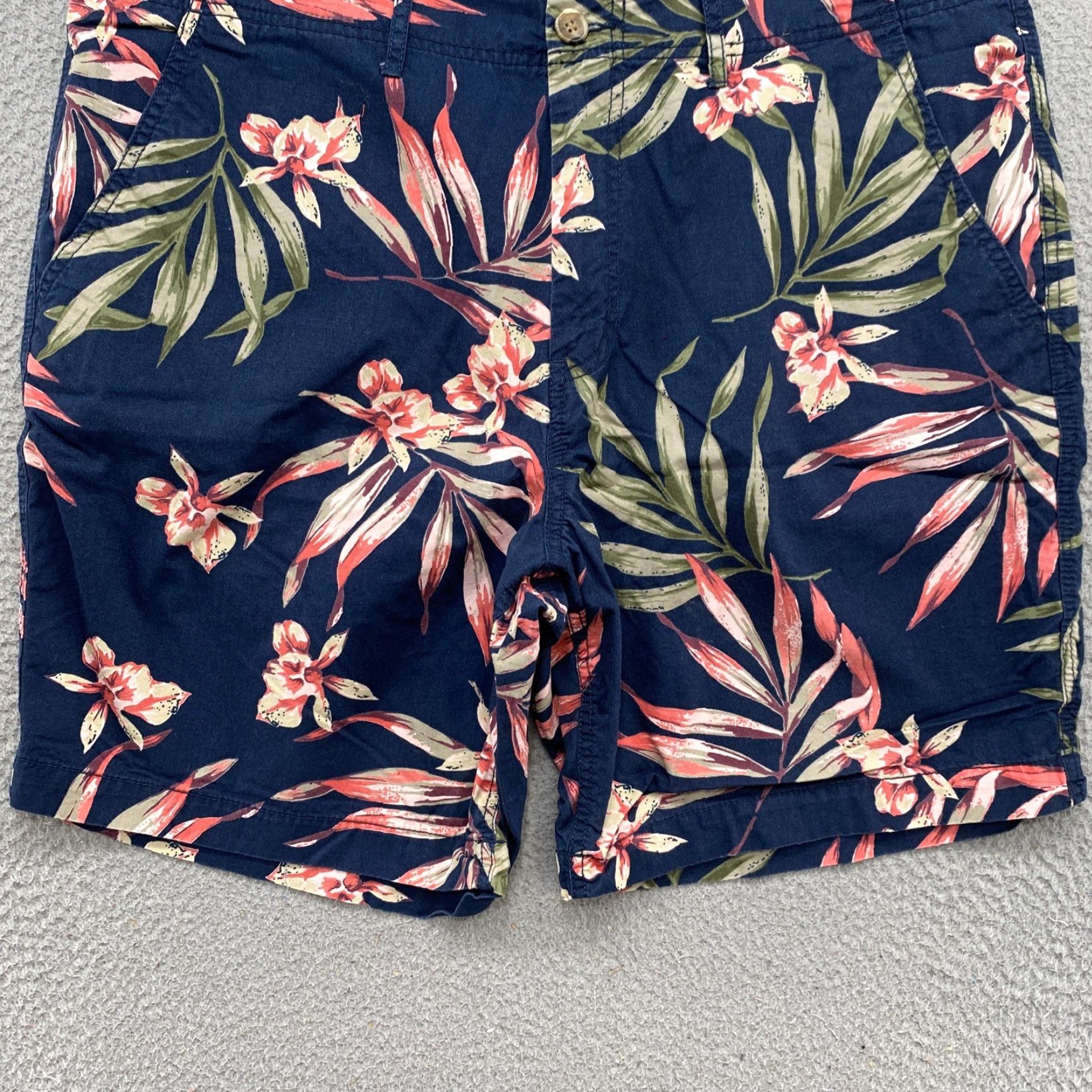 Old Navy Old Navy Mens Palm Leaf Floral Hawaiian Cotton Shorts Size 38 in Multicolor - Regular Chino Cotton Mens Hawaiian Shorts Size US 38 / EU 54 - 3 Thumbnail