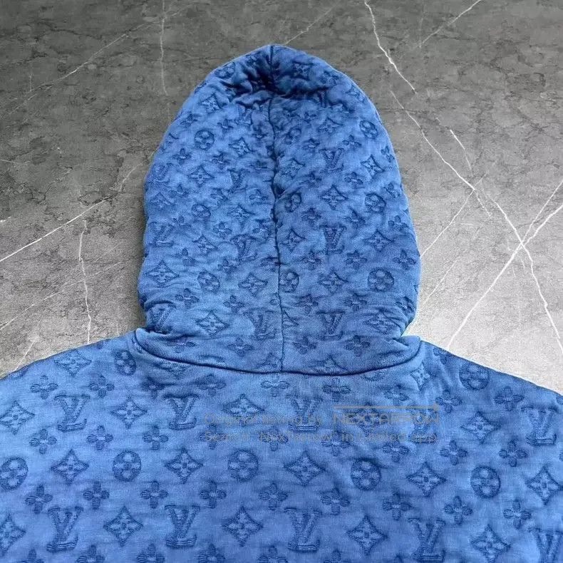 Louis Vuitton Louis Vuitton Logo Hoodie in Light Blue. Size US S / EU 44-46 / 1 - 3 Thumbnail