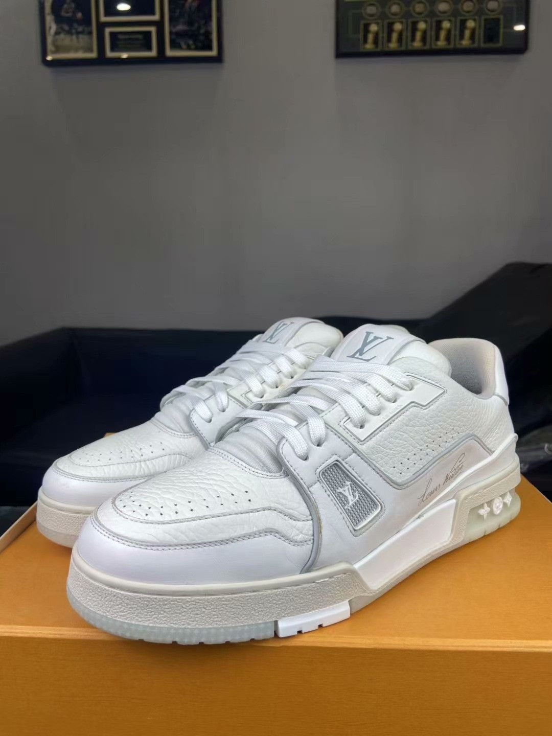 Louis Vuitton Louis Vuitton Training White Lowtop Sneakers 42 Men Size US 9 / EU 42 - 1 Thumbnail