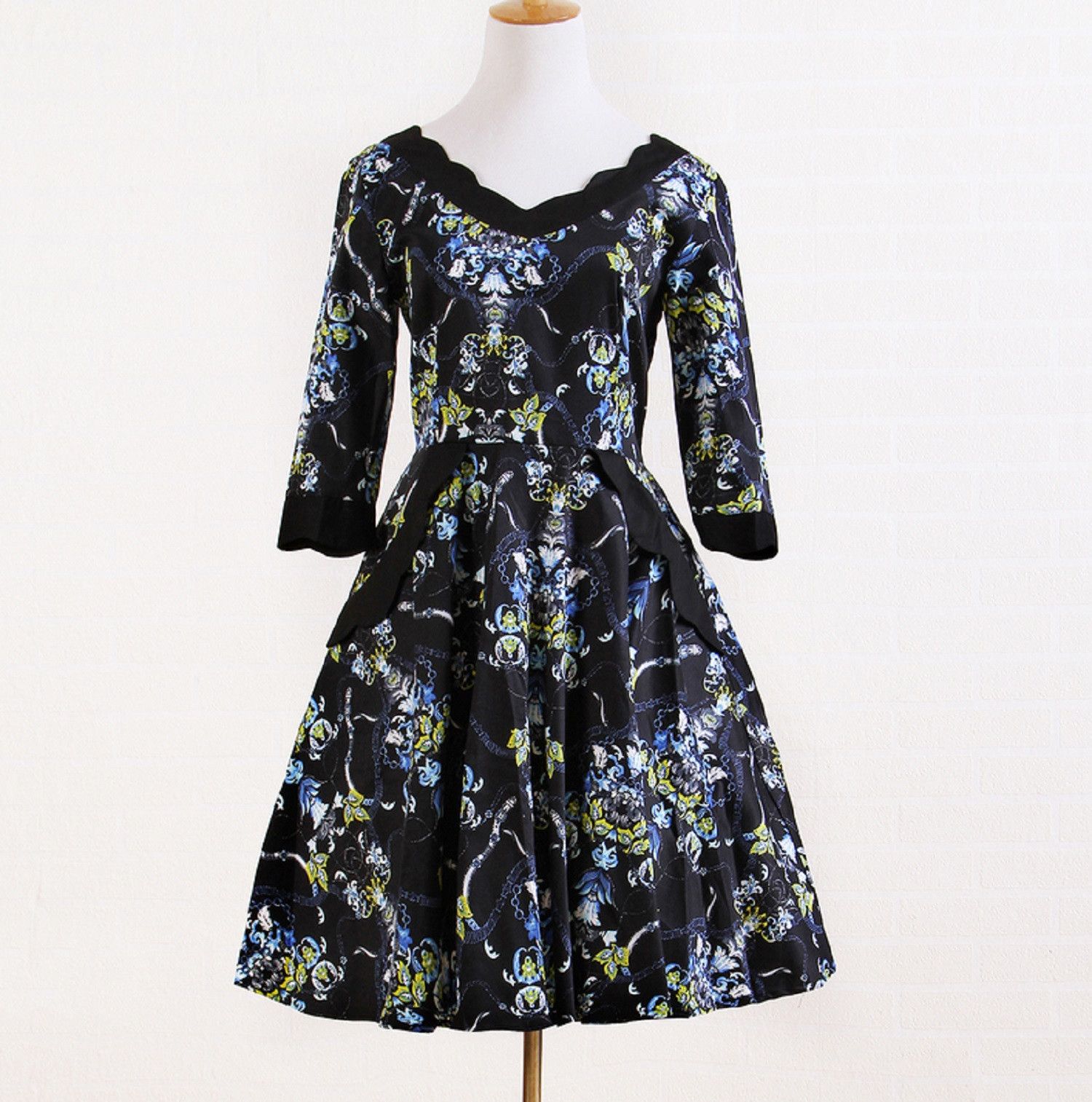 Other Black floral designer retro dresses with sleeves Size L / US 10 / IT 46 - 1 Thumbnail