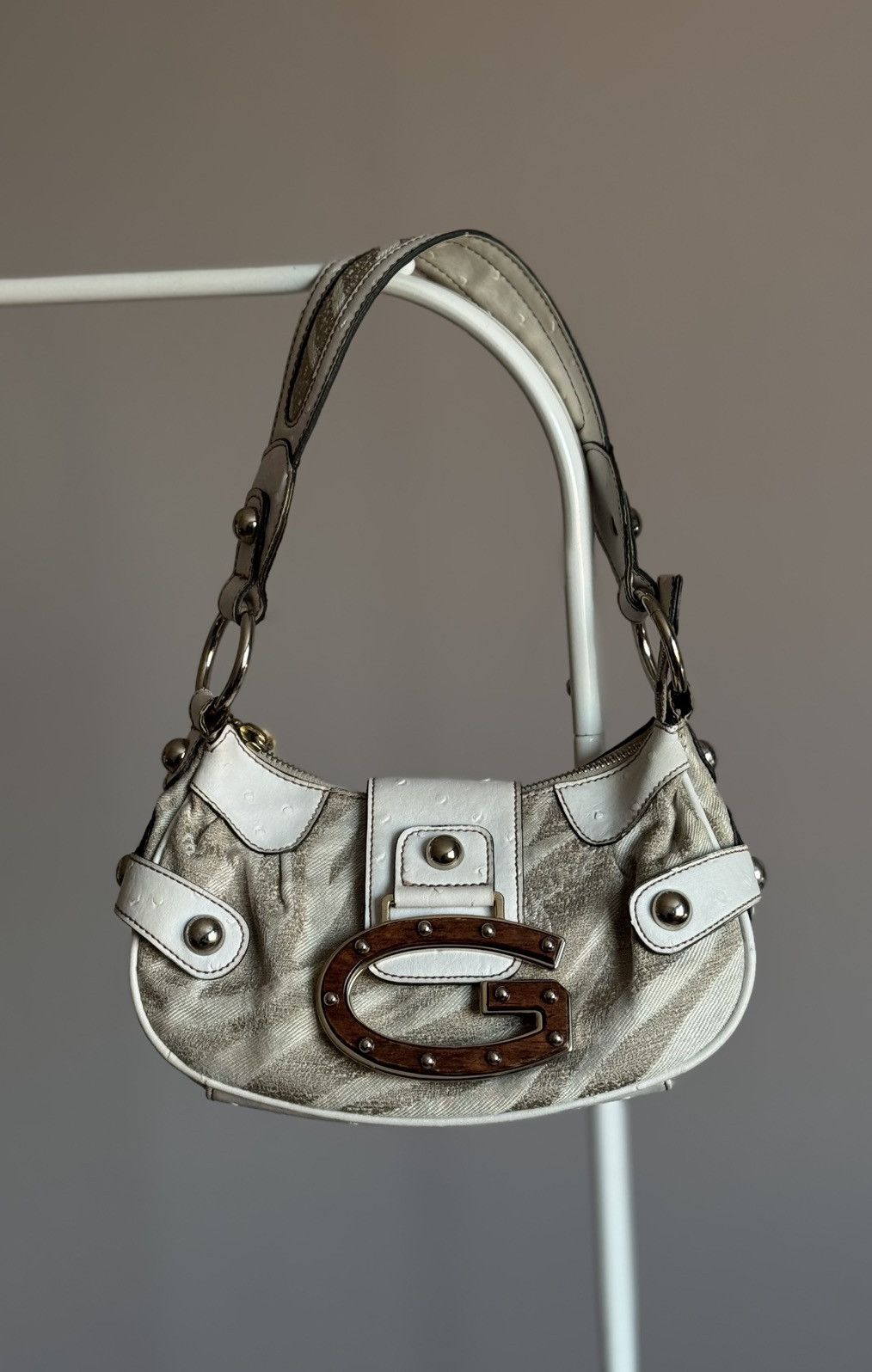 Guess Vintage Guess Y2K Cream Baguette Ostrich Effect Shoulder Bag Size ONE SIZE - 2 Thumbnail