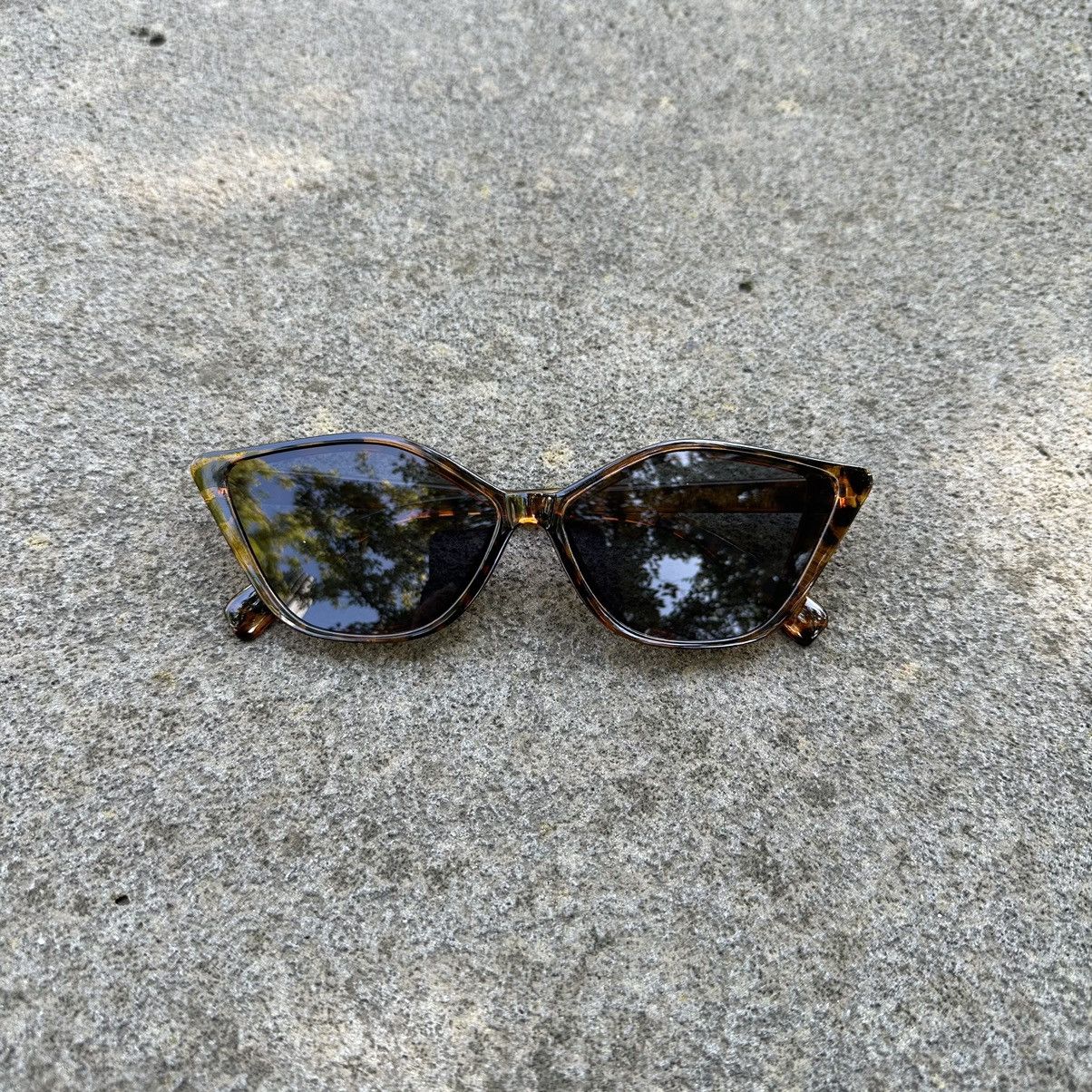 Other Y2K Unisex Sunglasses Retro Fashion Shades KD1816-01 Size ONE SIZE - 1 Thumbnail
