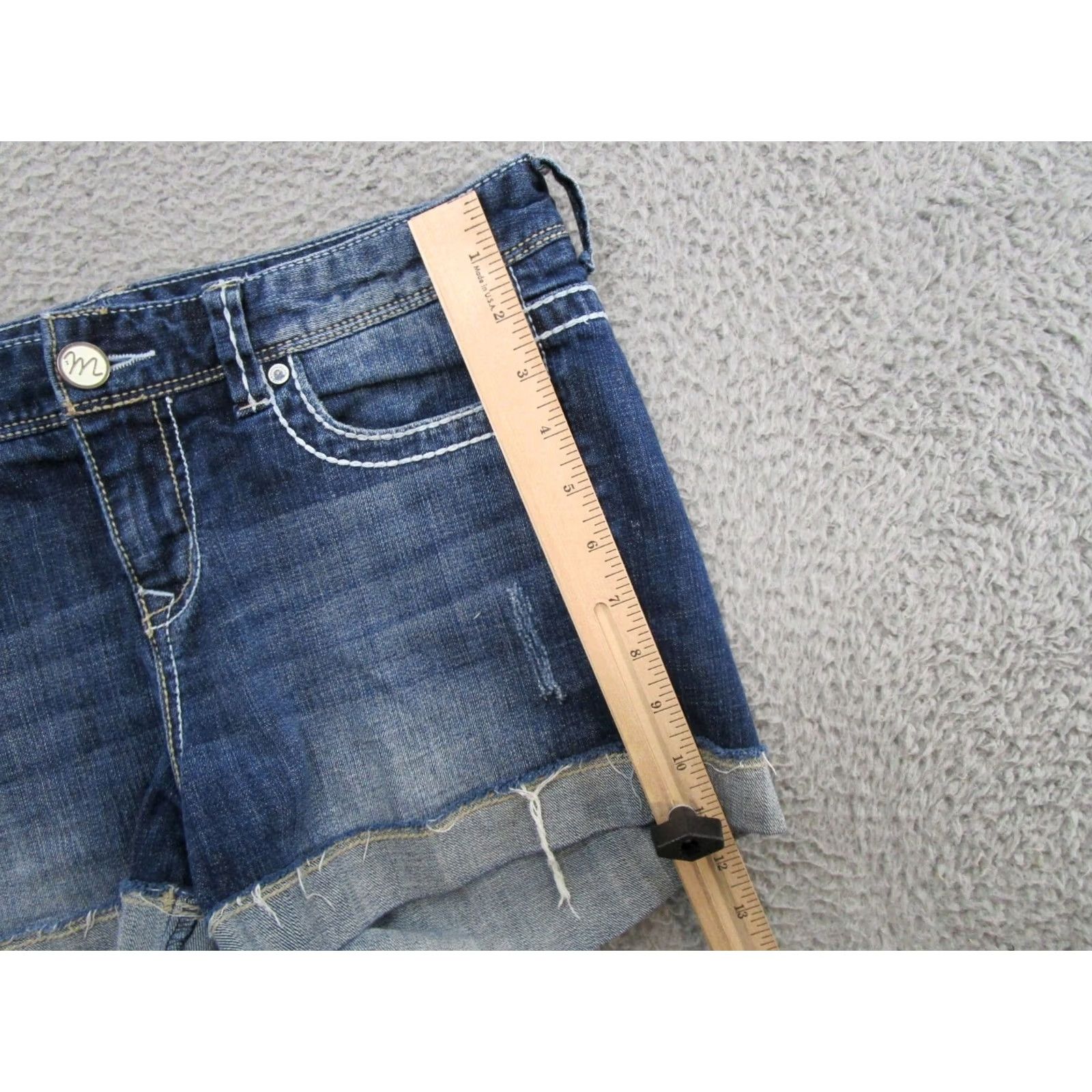 Vintage Maurices Mid Rise Denim Cuffed Shorts Womens 10 Blue Cotton Spandex Regular Denim Y2K Vintage No Stitch Classic 9/10 Styles Womens Size 32" / US 10 / IT 46 - 4 Thumbnail