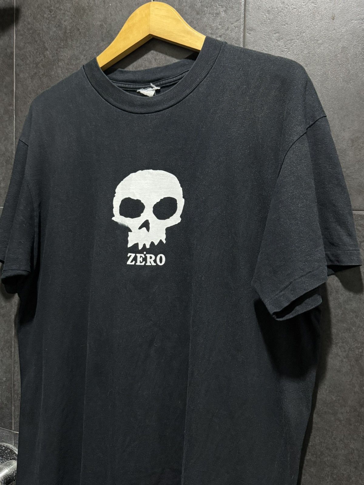 Other Vintage 90s Zero Skateboards Skull Tshirt Size US L / EU 52-54 / 3 - 3 Thumbnail