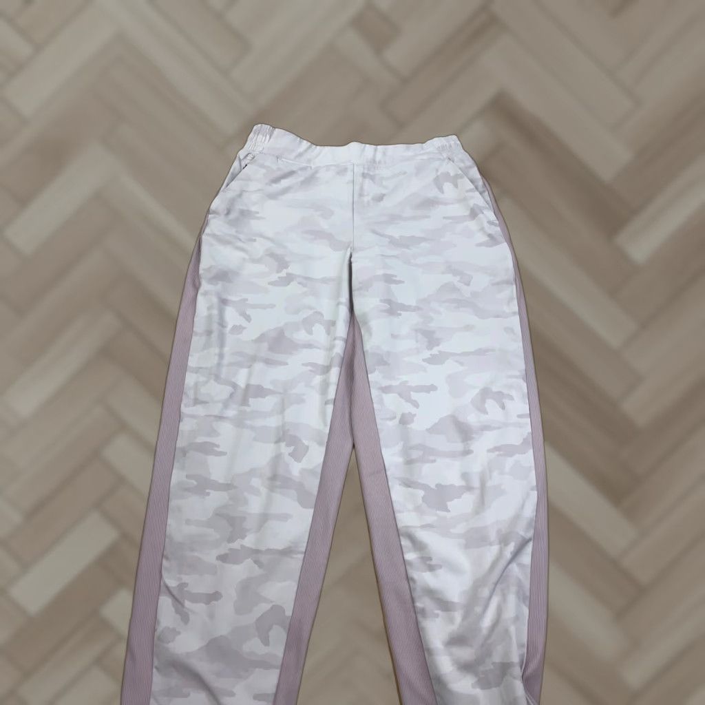 Athleta VINTAGE Athleta Pants Womens 10 Jogger Activewear Lavender Camo 10724 Pockets Elastic Waist Lined Size 32" / US 10 / IT 46 - 1 Thumbnail