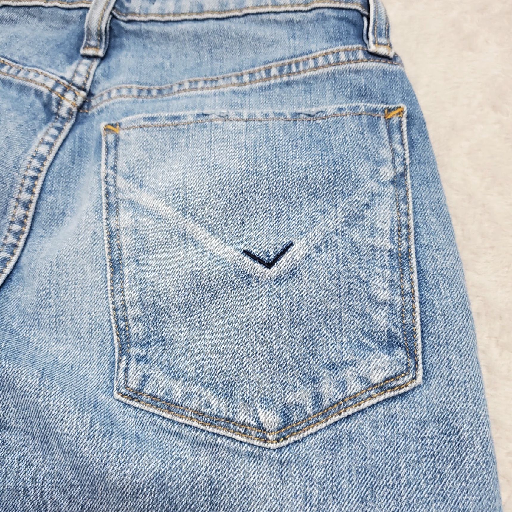 Hudson Hudson Bettie Taper Jeans Womens 26 Blue Light Wash Mid Rise Ankle Denim 28x26.5 Denim Cotton Spandex 5-Pocket Regular N/A Size 26" / US 2 / IT 38 - 6 Thumbnail