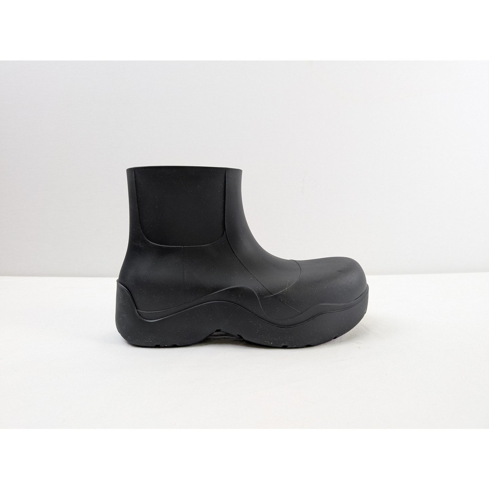 Bottega Veneta o1rshd1 Q:4 / Matt Rubber Puddle Ankle Boots in Black 44 Size US 11 / EU 44 - 4 Thumbnail