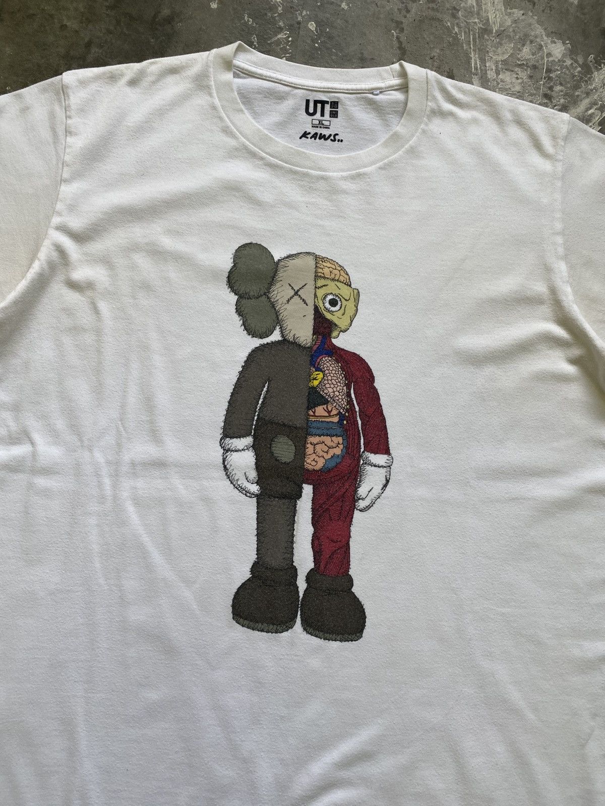 Kaws × Uniqlo Uniqlo X Kaws Size US XL / EU 56 / 4 - 2 Thumbnail