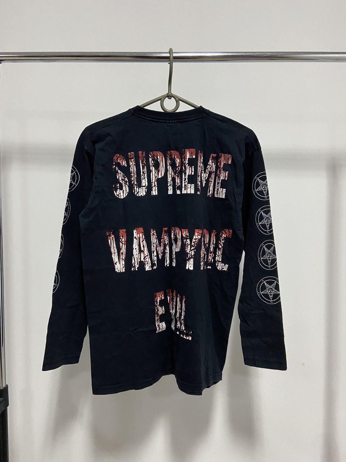 Band Tees 2007 Supreme vampyric evil longsleeve big print tee vintage Size US S / EU 44-46 / 1 - 2 Thumbnail