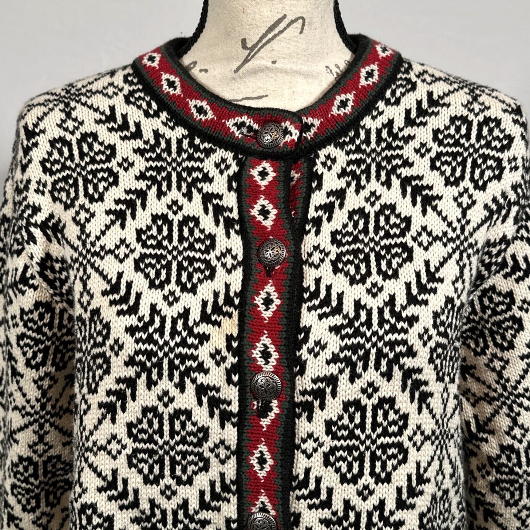 Vintage VINTAGE L.L.Bean Cardigan Sweater Women’s Medium Black White Fair Isle Button Front Knit 90s Christmas Holiday Nordic Crew Neck Mens? Women? Size M / US 6-8 / IT 42-44 - 2 Thumbnail
