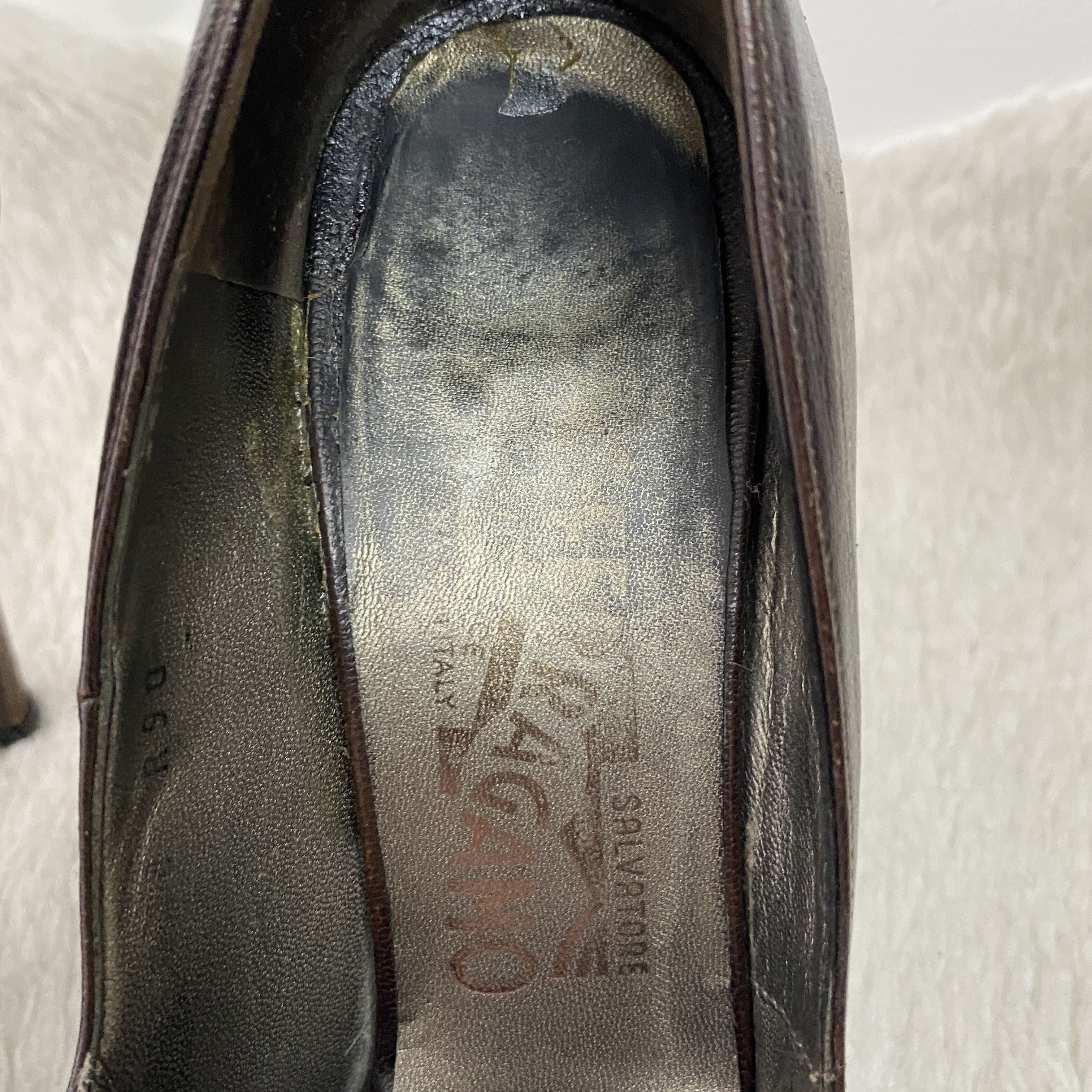 Salvatore Ferragamo Vintage Salvatore Ferragamo Brown Leather Wooden Heel Pumps Size US 6.5 / IT 36.5 - 19 Thumbnail