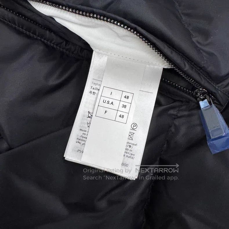 Valentino Valentino Wear a down jacket with a large logo printed on Size US M / EU 48-50 / 2 - 8 Thumbnail