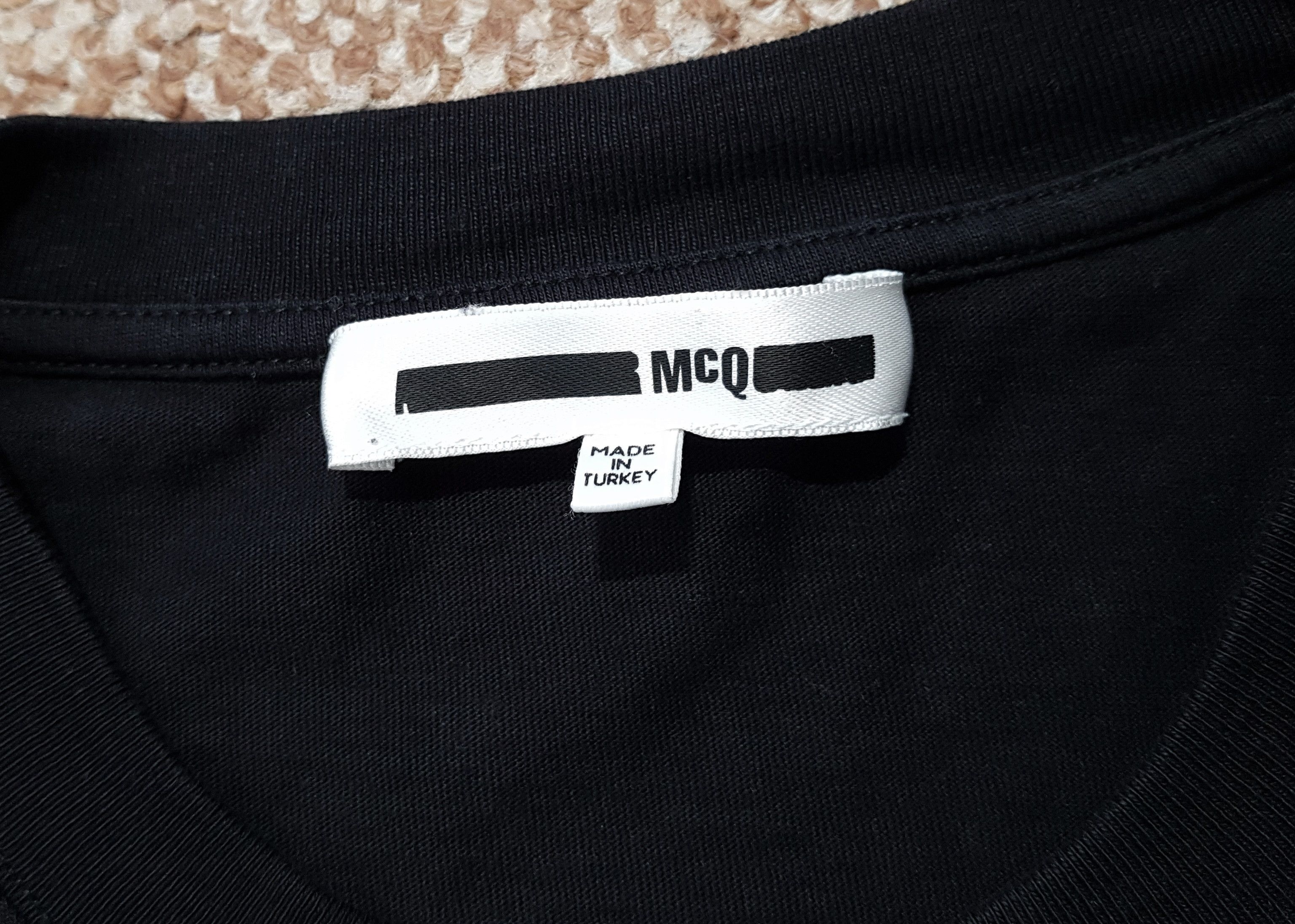 Alexander McQueen McQ Alexander McQueen Embroidered Short Sleeve T Shirt sz L Size US L / EU 52-54 / 3 - 5 Thumbnail