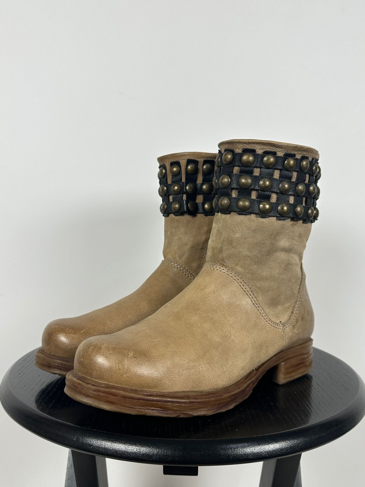 A.S.98 A.S.98. Airstep Beige Leather Studded Biker Ankle Boots Size US 7 / IT 37 - 11 Thumbnail