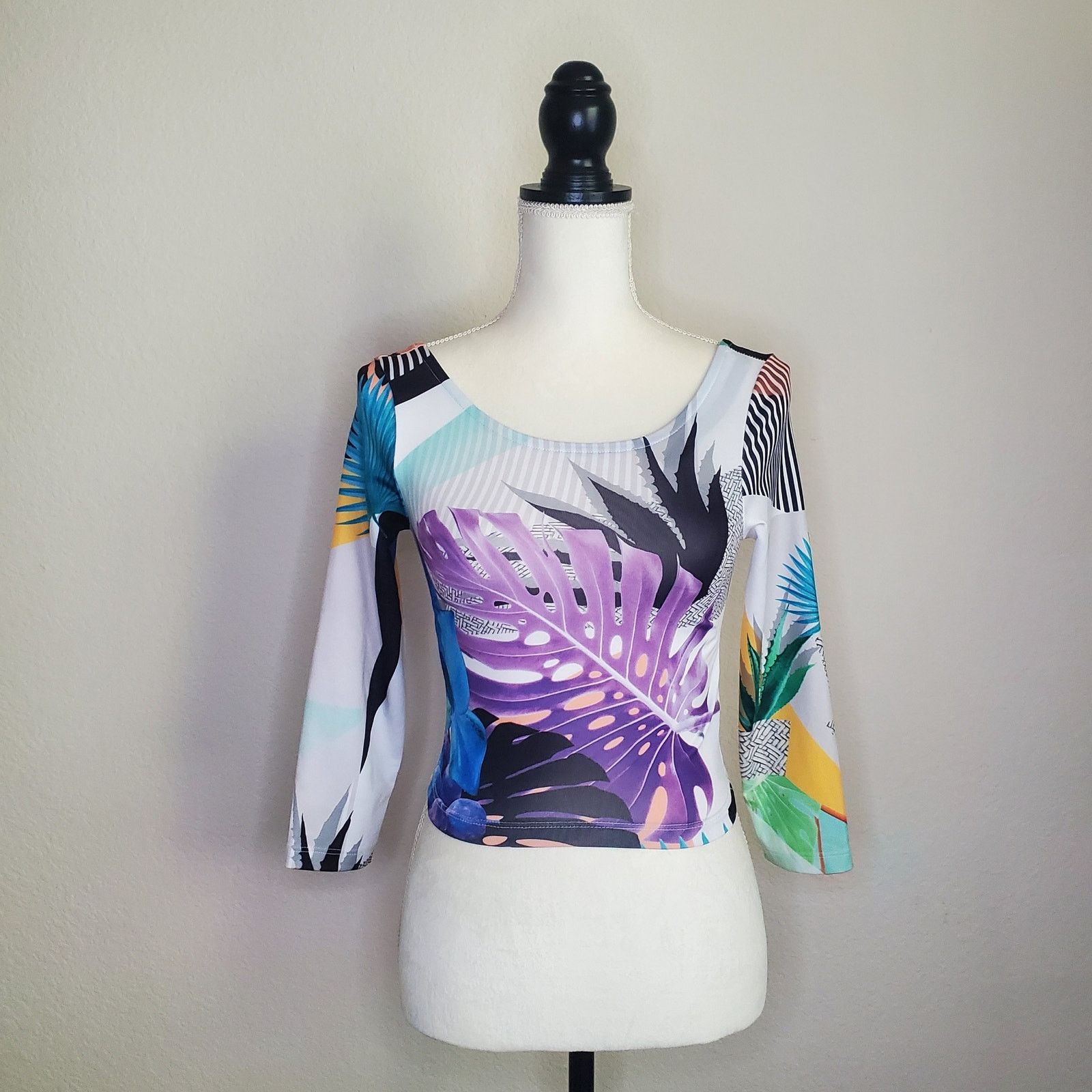 Bebe Bebe Tropical Bodycon Crop Top XS Size XS / US 0-2 / IT 36-38 - 1 Thumbnail