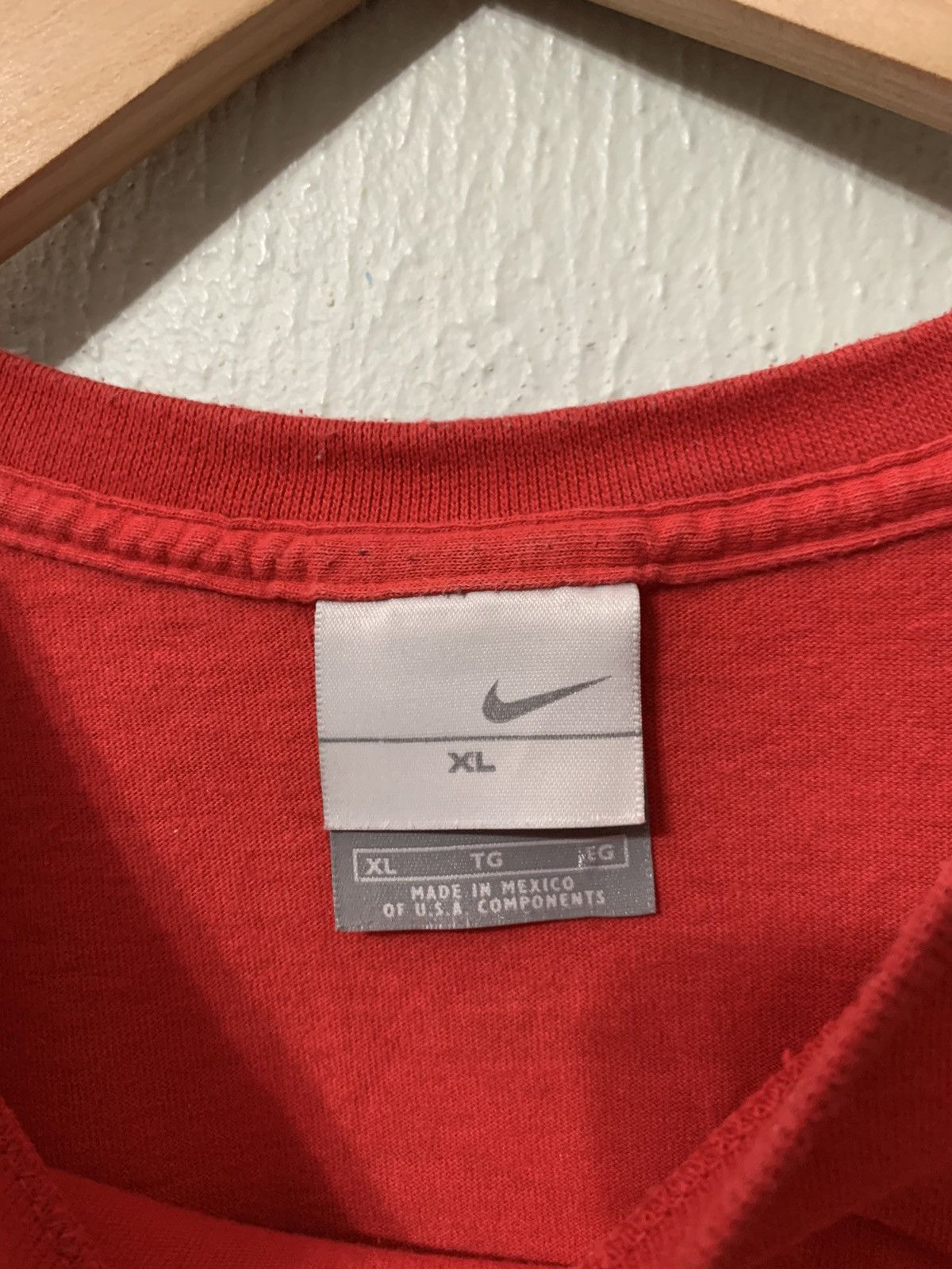 Vintage Vintage Nike Ball Logo Tee Size US XL / EU 56 / 4 - 1 Thumbnail