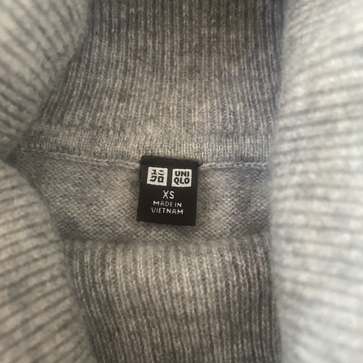 Uniqlo Uniqlo Turtleneck Sweater Size US XS / EU 42 / 0 - 2 Thumbnail