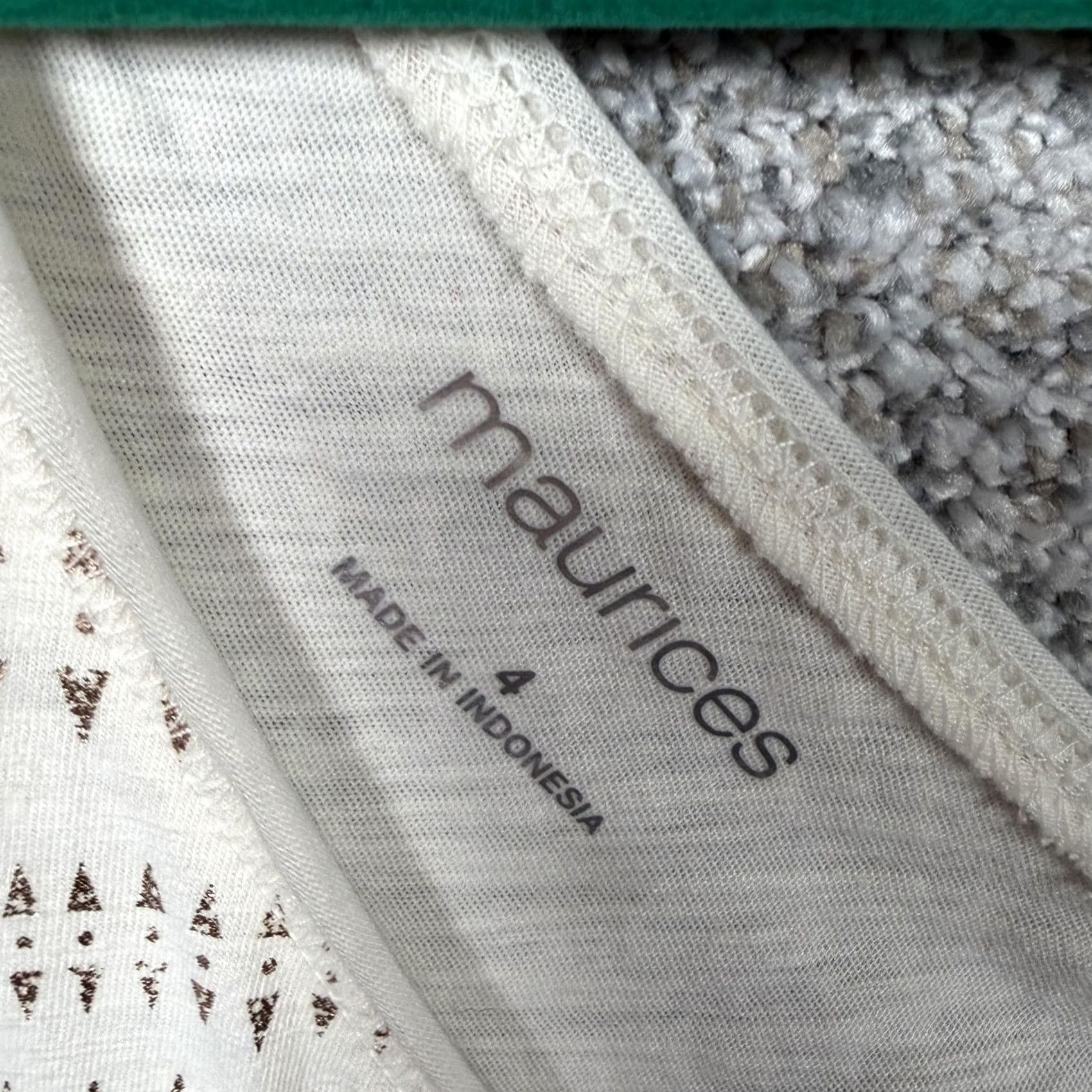 Vintage Maurices Tunic T-Shirt 4X Plus White Gold Geometric Glitter V-Neck Short Sleeve Jersey Casual Boho Summer ladies Mens Womens Girls Size XXL / US 16-18 / IT 52-54 - 4 Thumbnail