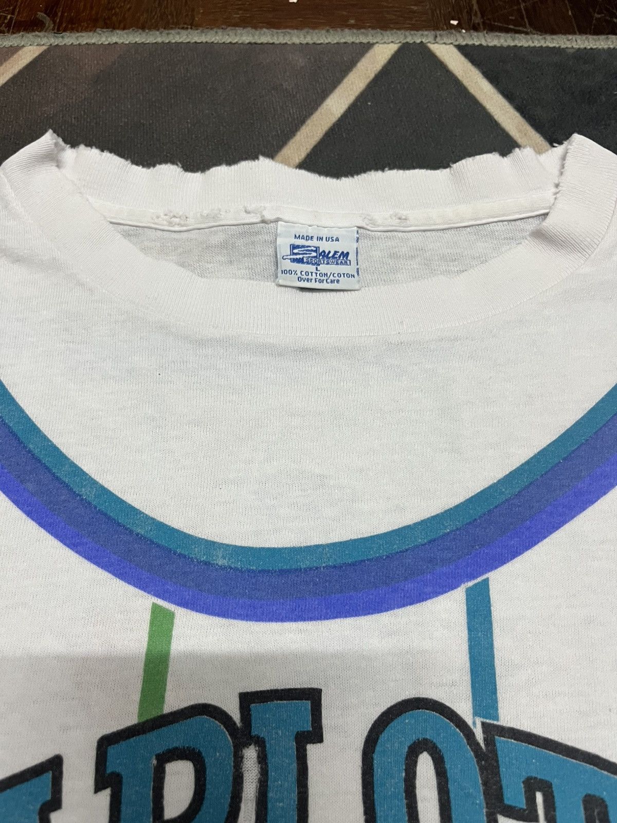 Rap Tees 💥True Vintage Trashed Distressed Charlotte Hornets NBA Tee Size US L / EU 52-54 / 3 - 8 Thumbnail