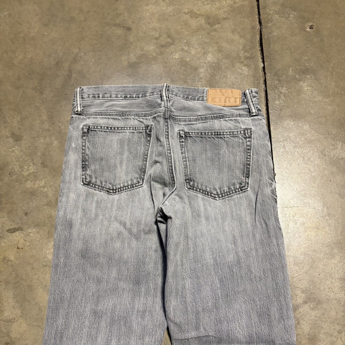 Old Navy Vintage Old Navy Straight Fit Relaxed Jeans Faded Distressed Size US 32 / EU 48 - 8 Thumbnail
