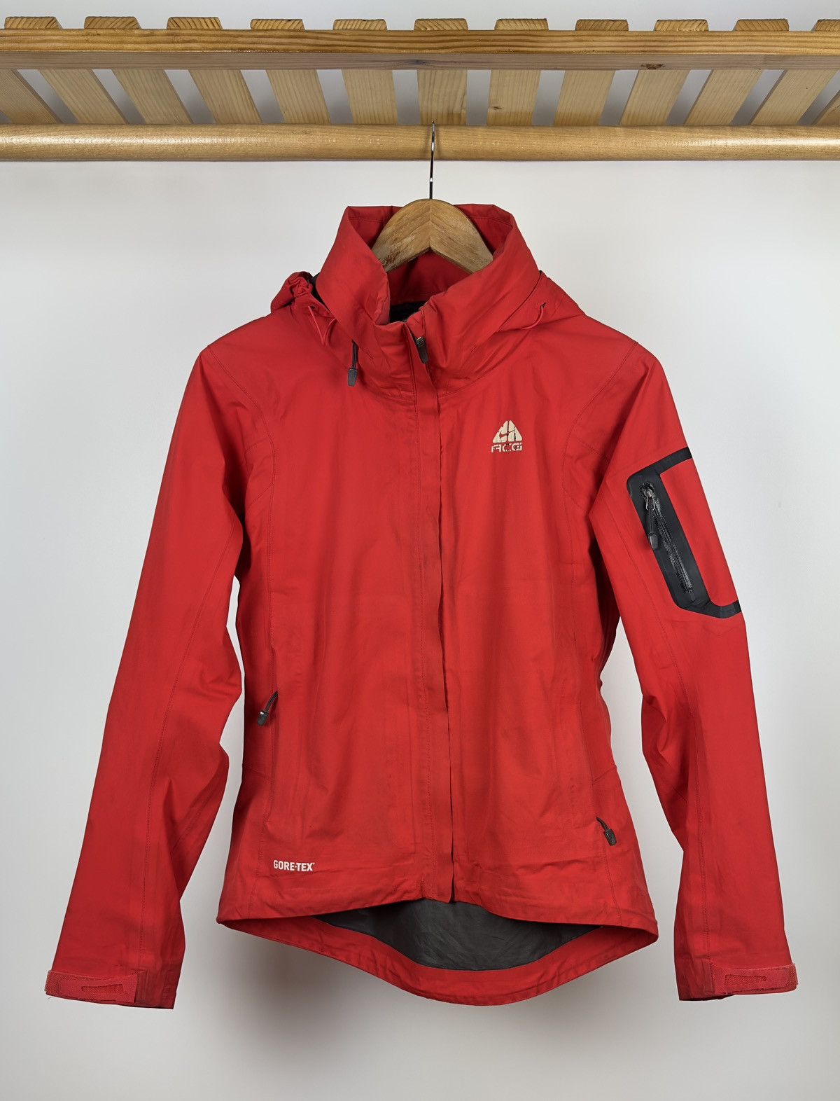 Nike ACG Vintage Nike ACG Gore-Tex Jacket Size S Size S / US 4 / IT 40 - 1 Thumbnail