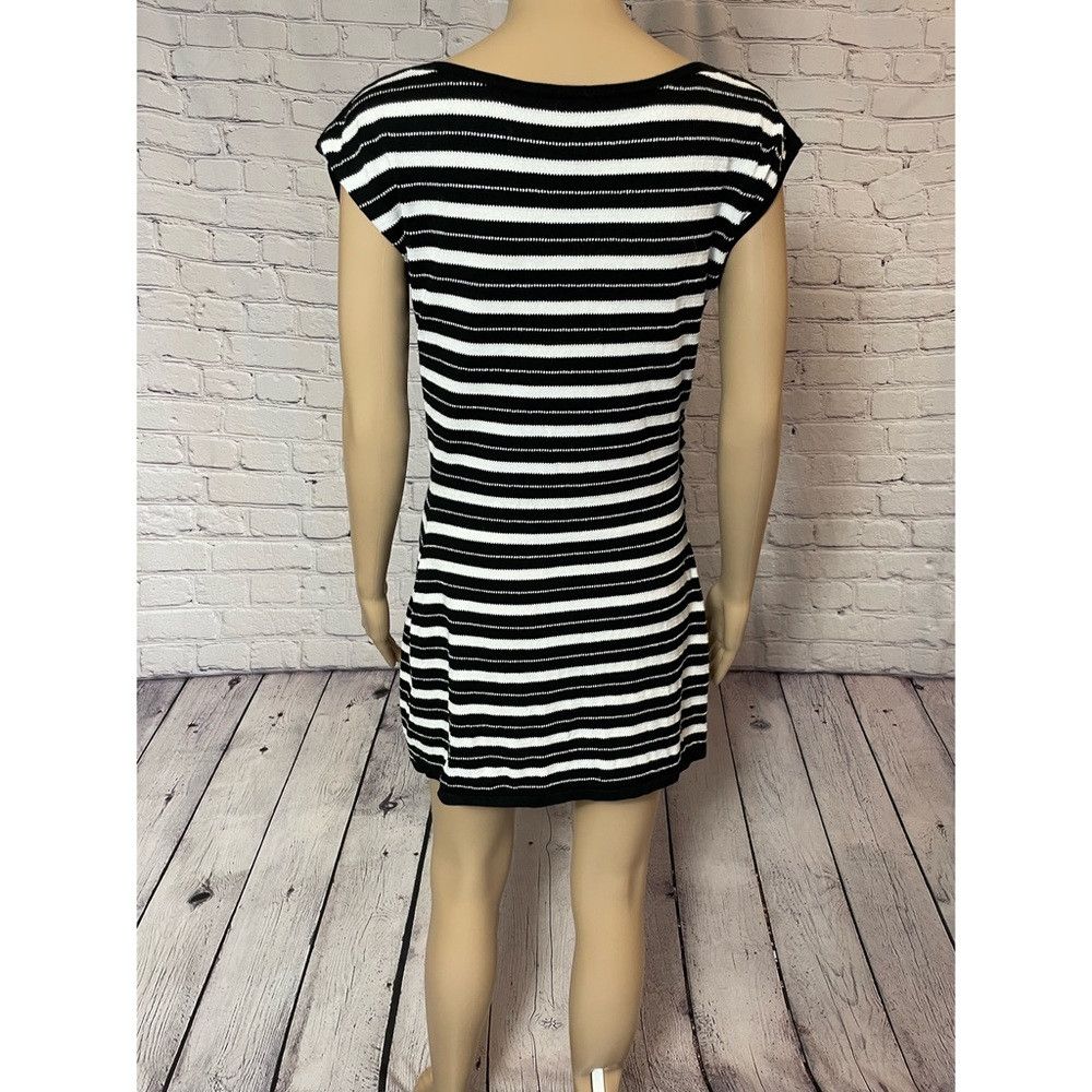 White House Black Market White House Black Market Striped Sleeveless Black White Min Size M / US 6-8 / IT 42-44 - 4 Thumbnail