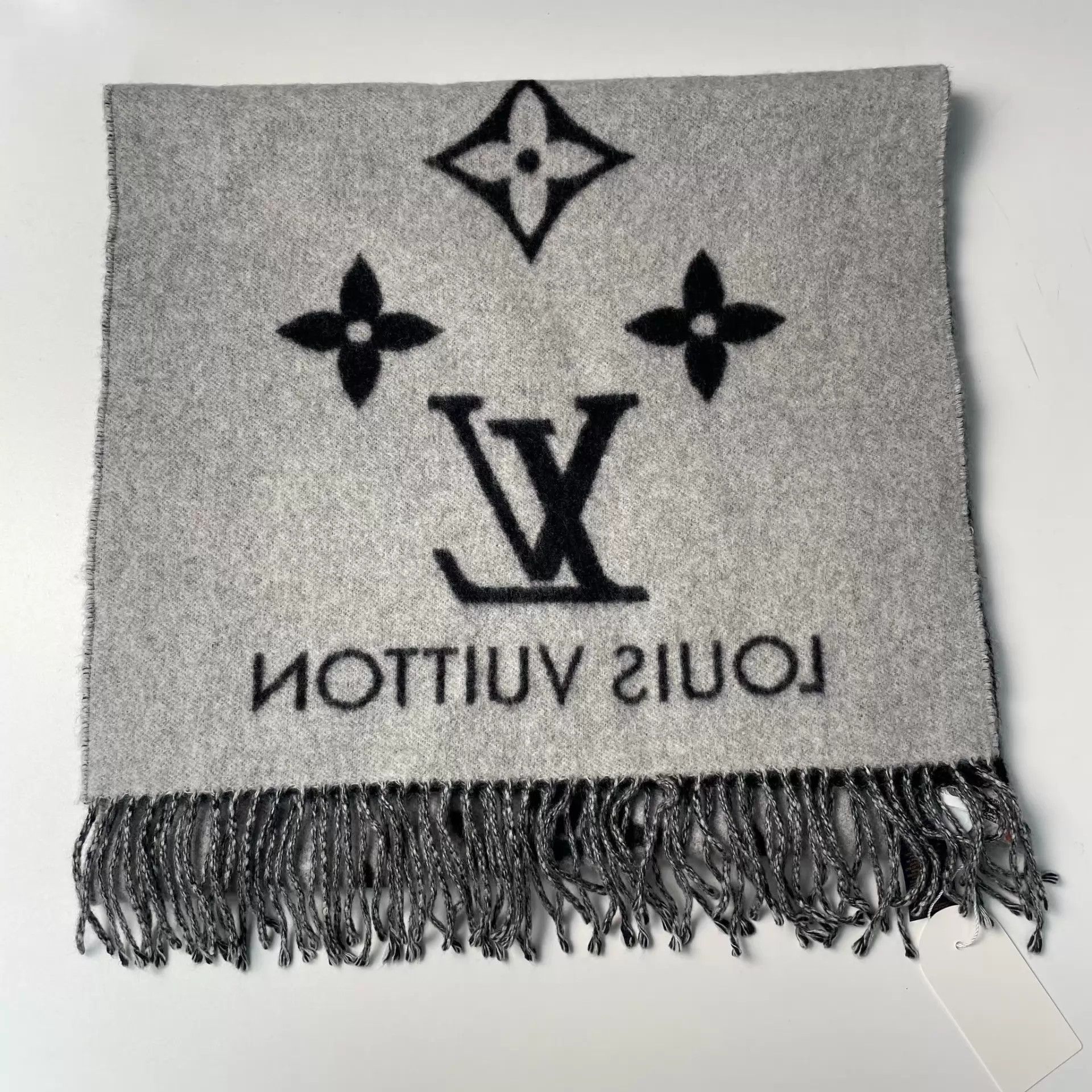 Louis Vuitton LV Cashmere Big Logo Scarf Black/White/Grey Size ONE SIZE - 2 Thumbnail